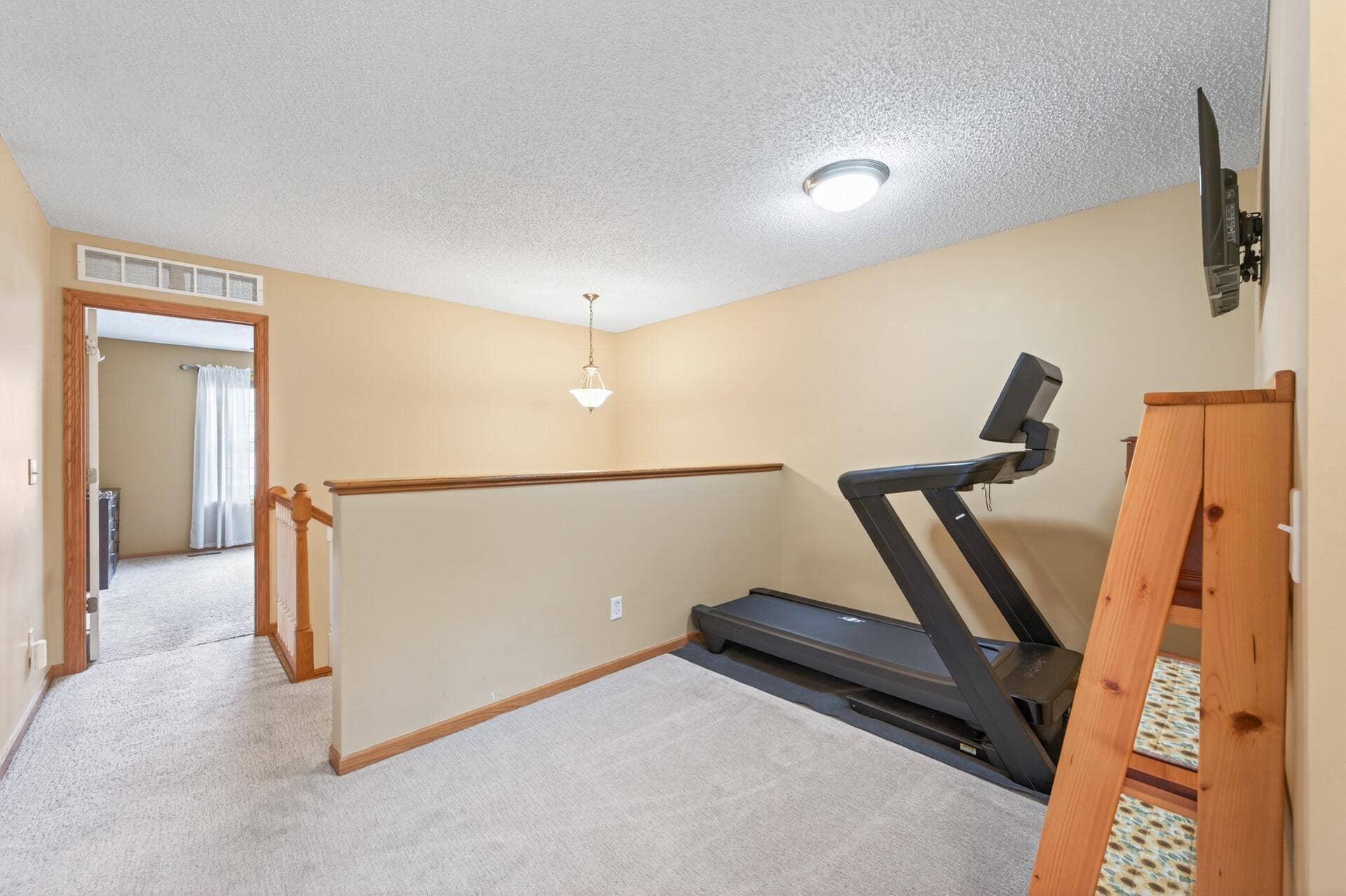 7606 11th Street N, Oakdale, MN 55128 Upper loft