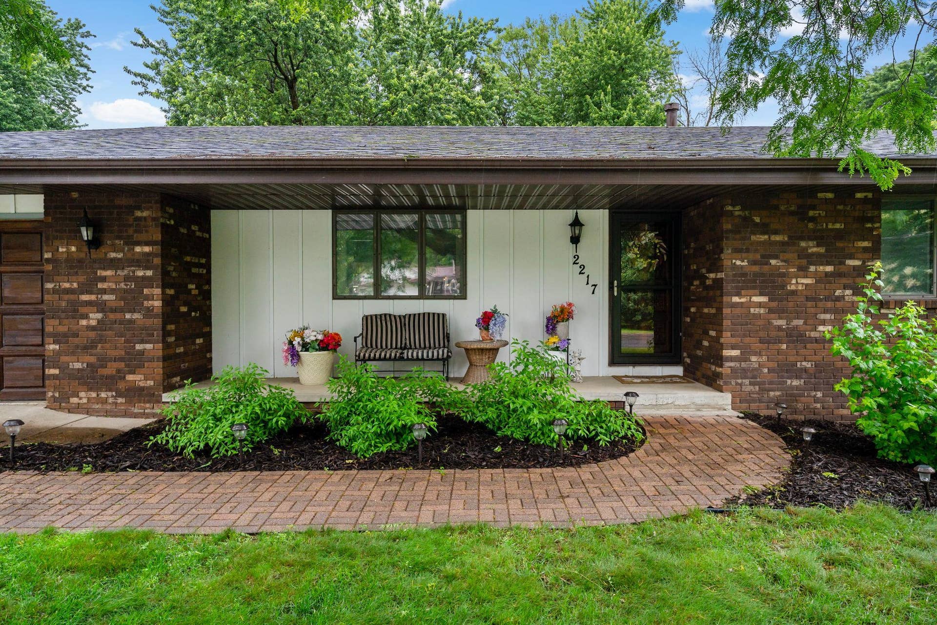 2217 Ripley Avenue, Maplewood, MN 55109 Welcome to 2217 Ripley Ave