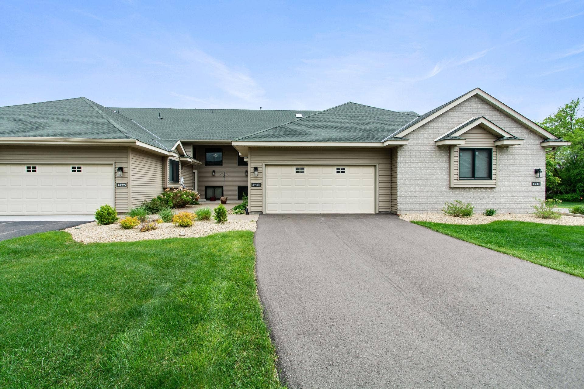 4233 93rd Avenue N, Brooklyn Park, MN 55443 4233 93rd Avenue N, Brooklyn Park, MN 55443