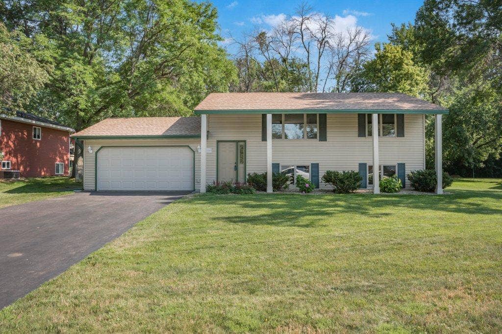 9109 Erickson Court N, Brooklyn Park, MN 55428 Welcome!