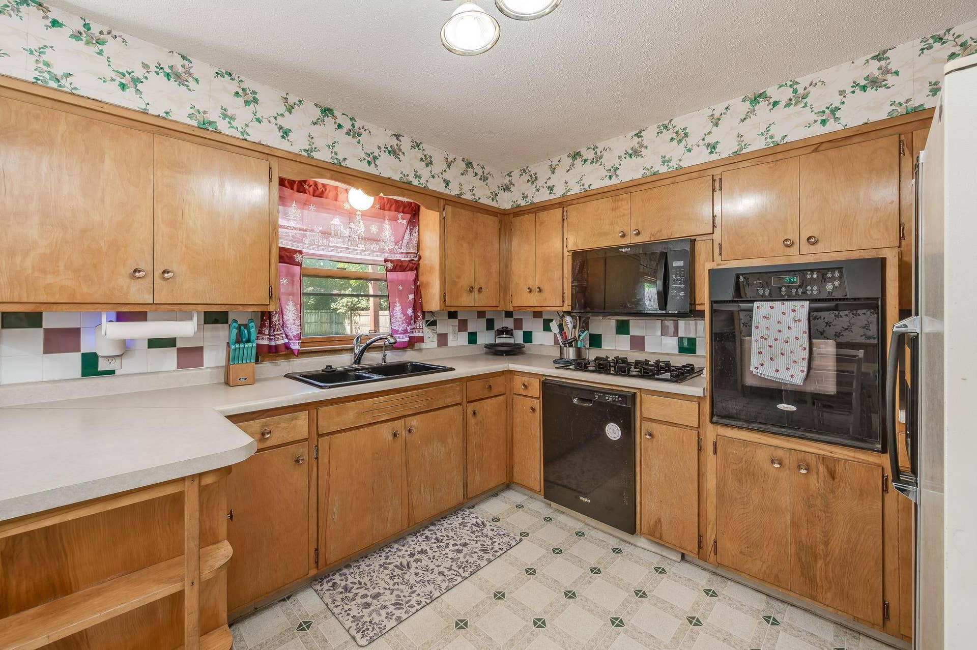 305 Maywood Avenue, Eagle Lake, MN 56024 305 Maywood Ave Eagle Lake-16.jpg