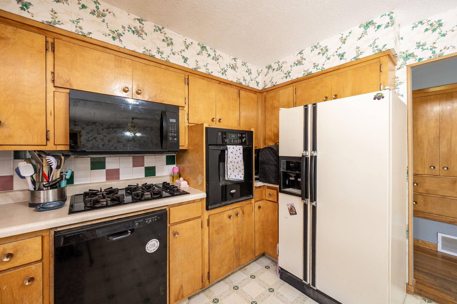 305 Maywood Avenue, Eagle Lake, MN 56024 305 Maywood Ave Eagle Lake-18.jpg