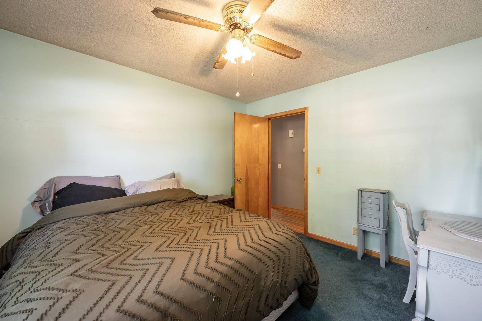 305 Maywood Avenue, Eagle Lake, MN 56024 305 Maywood Ave Eagle Lake-24.jpg
