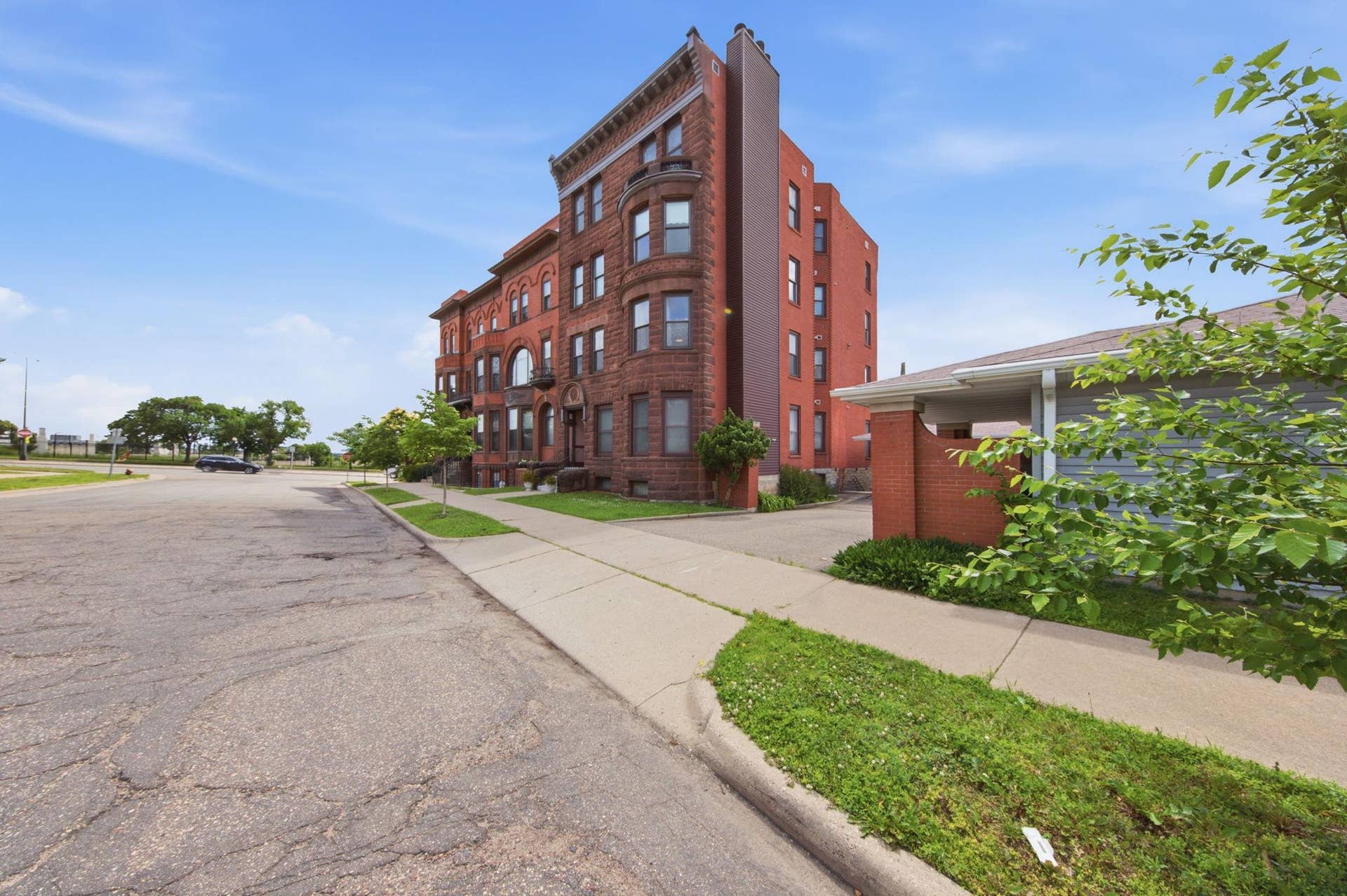 168 College Avenue W, #2, 91, Saint Paul, MN 55102 3-web-or-mls-27-print-IMG_0137.jpg
