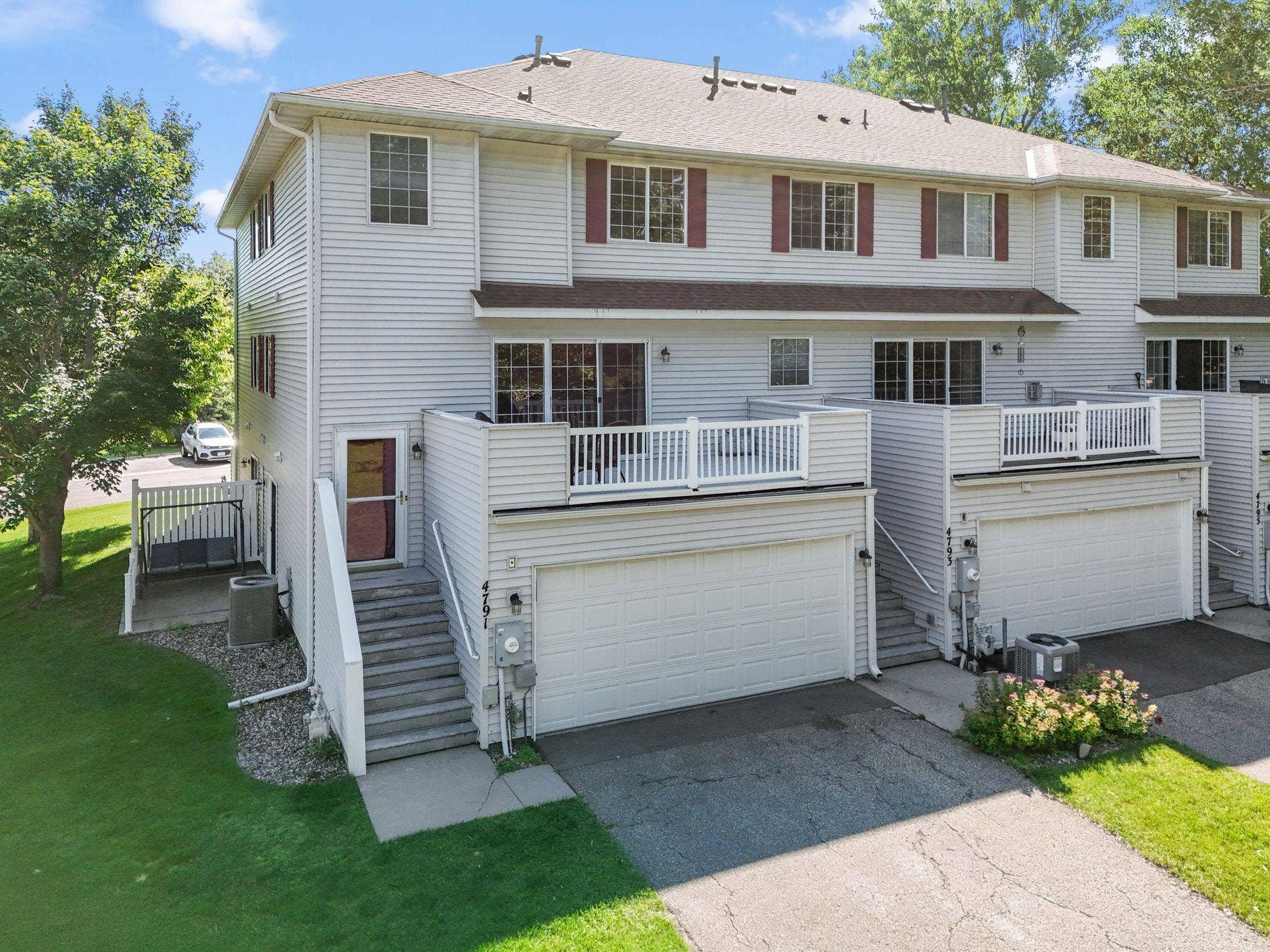 4791 Grenwich Road N, Oakdale, MN 55128 2_01.jpg