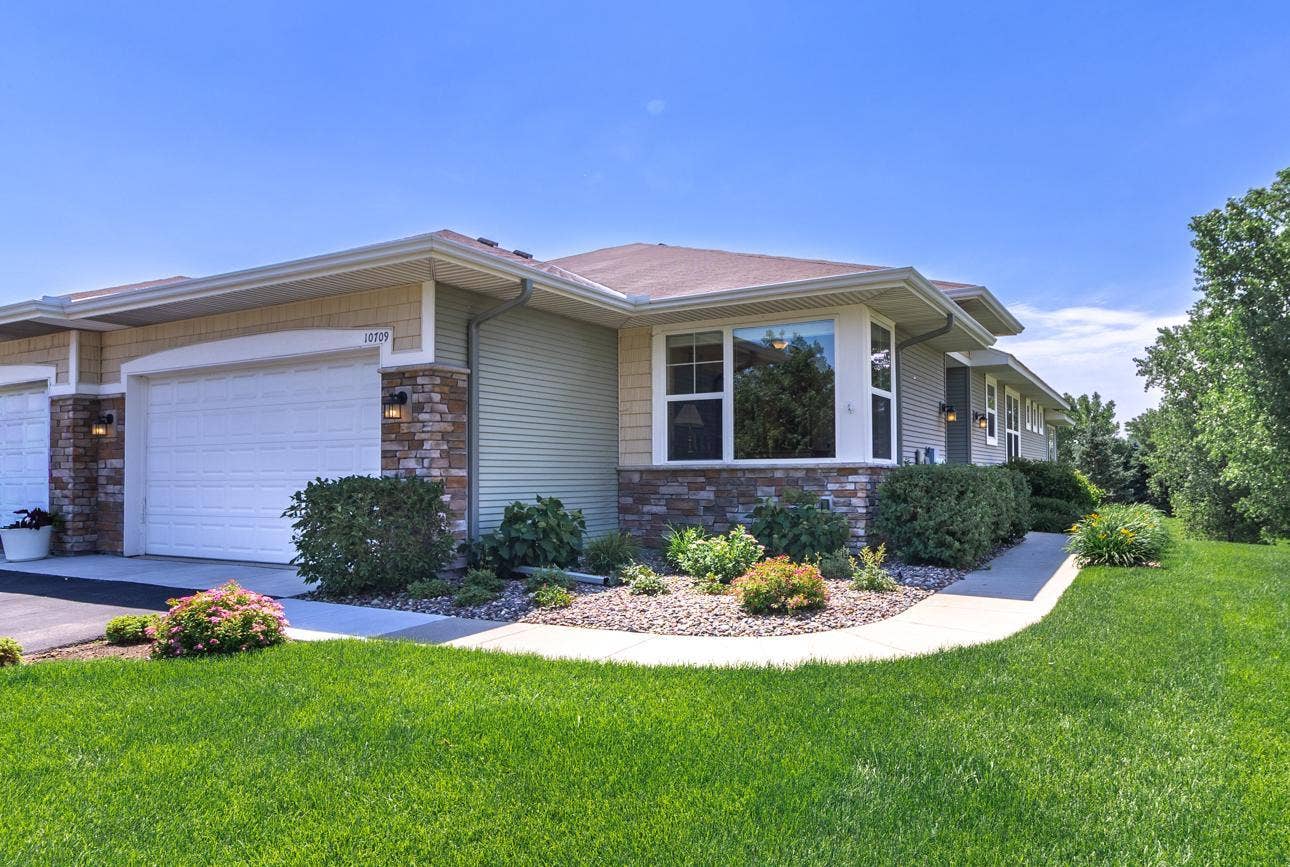 10709 Kingsfield Lane, Woodbury, MN 55129 10709 Kingsfield Lane, Woodbury, MN 55129