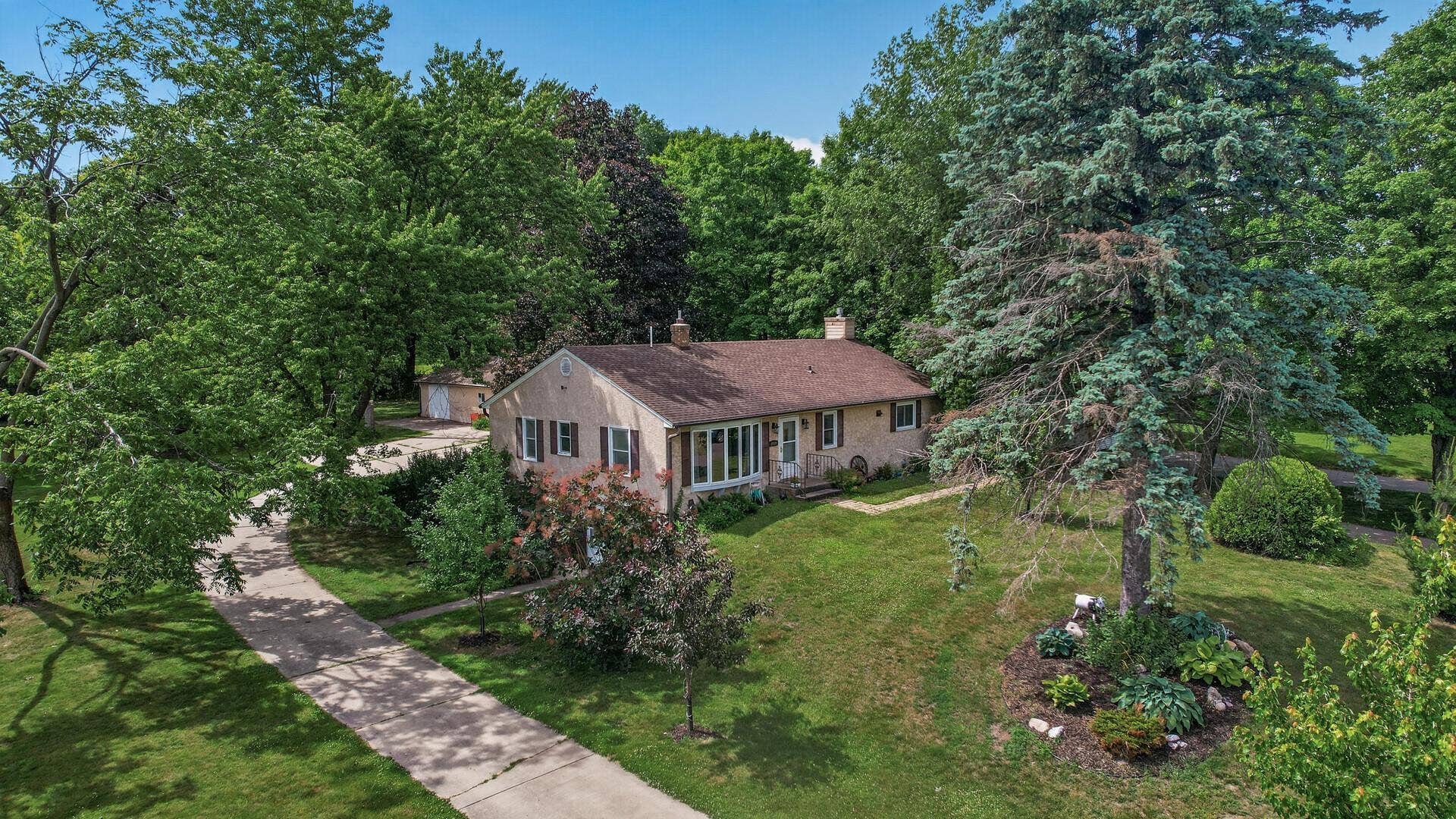 2559 Clarence Street, Maplewood, MN 55109 2559 Clarence Street, Maplewood, MN 55109