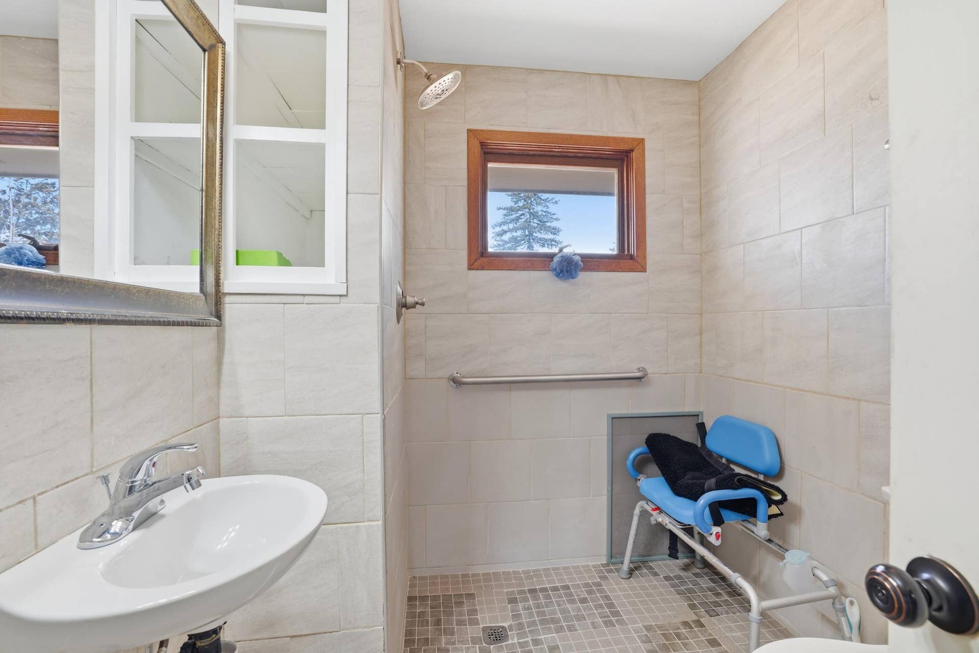 6925 Halifax Avenue N, Brooklyn Center, MN 55429 Bathroom on Main Level.jpg