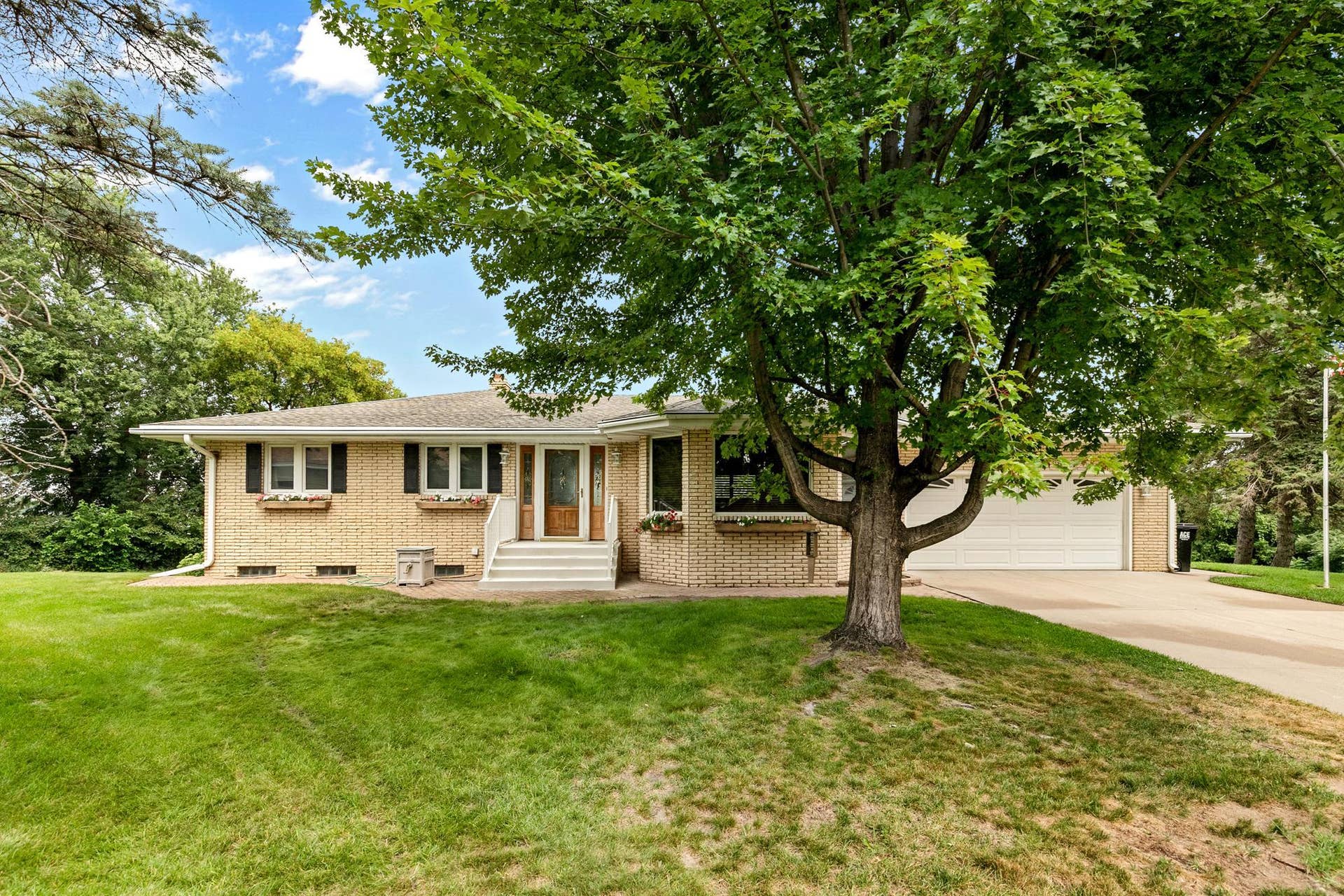 5708 141st Street N, Hugo, MN 55038 5708 141st Street N, Hugo, MN 55038