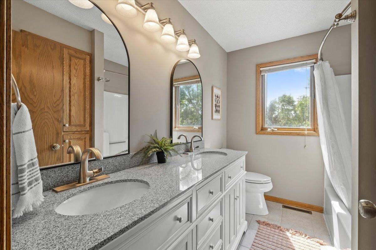 794 Interlachen Draw, Woodbury, MN 55125 794 Interlachen Draw, Woodbury, MN 55125