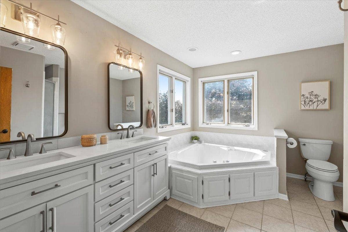 794 Interlachen Draw, Woodbury, MN 55125 794 Interlachen Draw, Woodbury, MN 55125