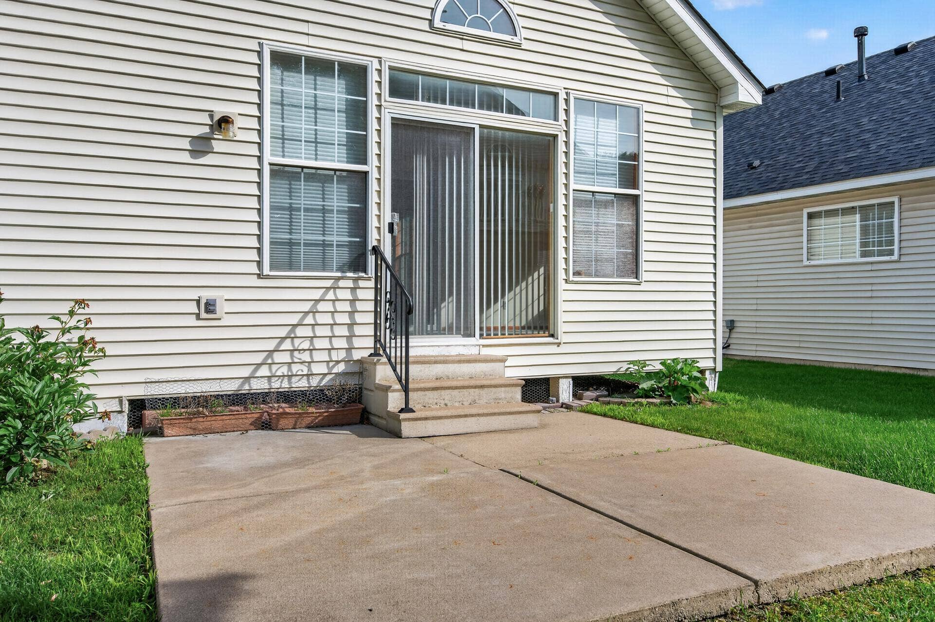 442 Meadowood Lane, Burnsville, MN 55337 61_442_Meadowood30 (1)_mls.jpg