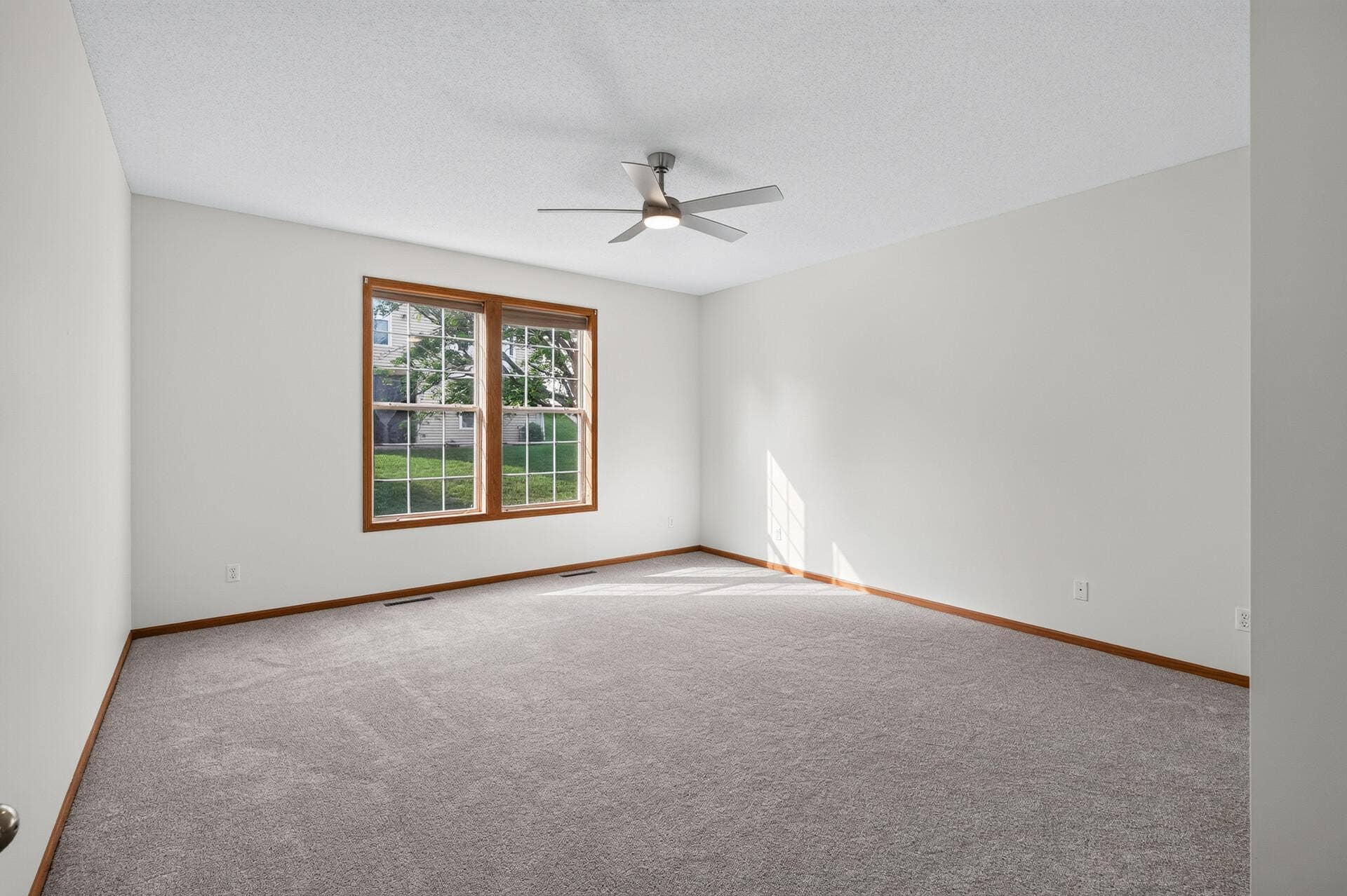 442 Meadowood Lane, Burnsville, MN 55337 49_442_Meadowood18 (1)_mls.jpg