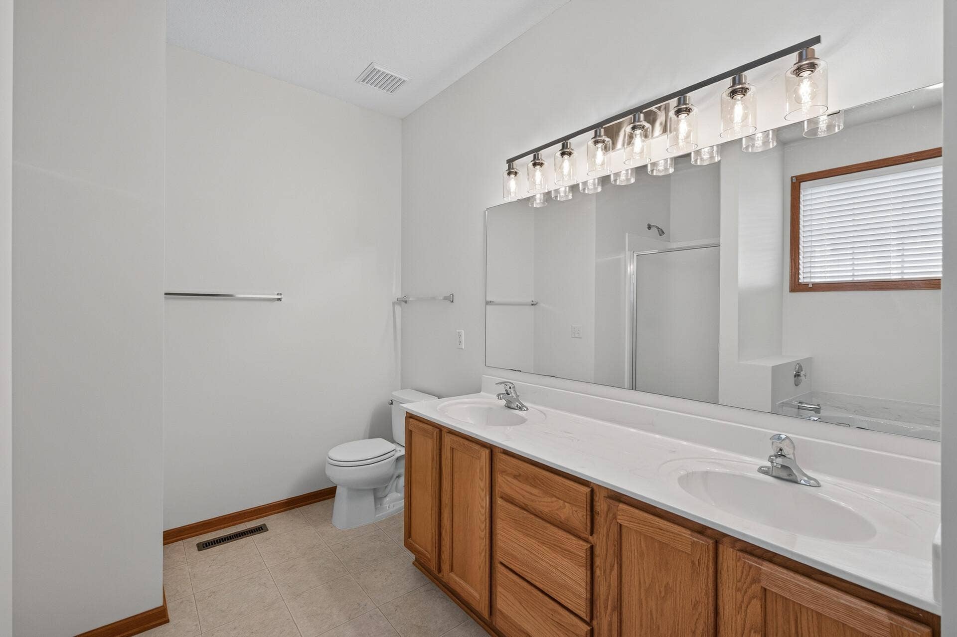 442 Meadowood Lane, Burnsville, MN 55337 51_442_Meadowood20 (1)_mls.jpg