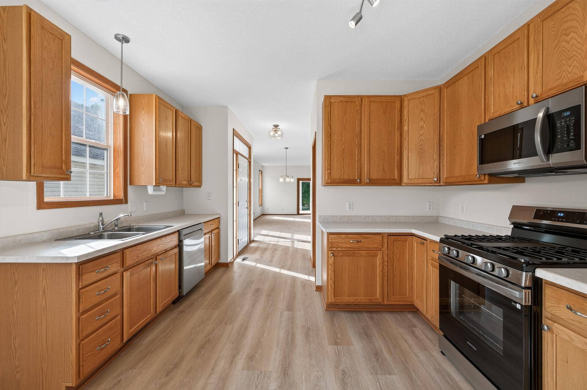 442 Meadowood Lane, Burnsville, MN 55337 46_442_Meadowood15 (1)_mls.jpg