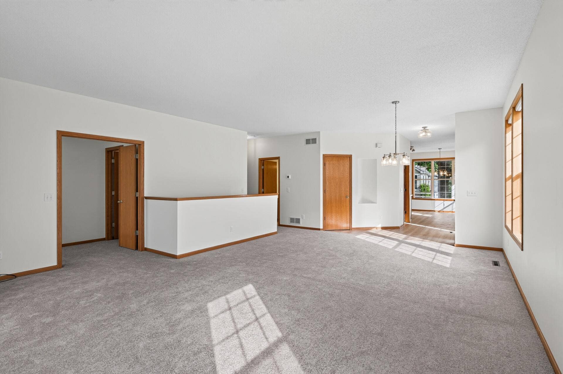 442 Meadowood Lane, Burnsville, MN 55337 40_442_Meadowood9 (1)_mls.jpg