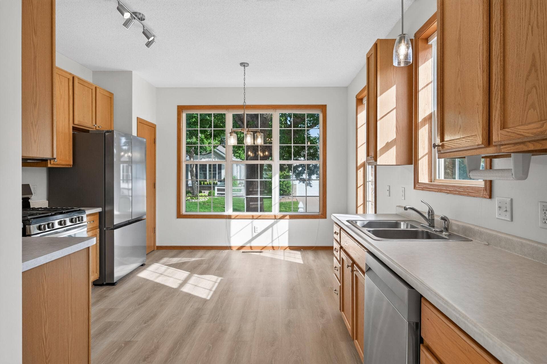 442 Meadowood Lane, Burnsville, MN 55337 43_442_Meadowood12 (1)_mls.jpg