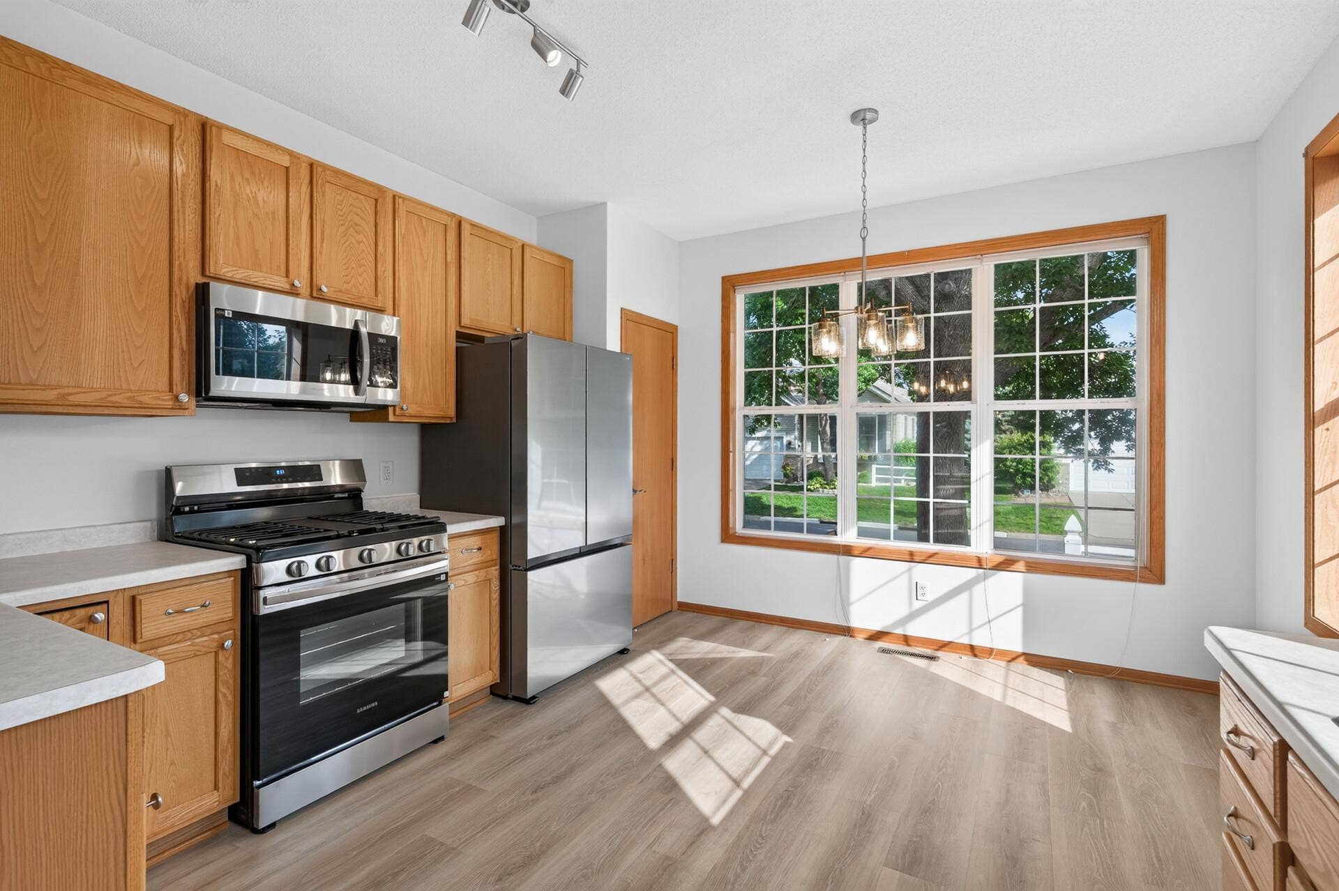 442 Meadowood Lane, Burnsville, MN 55337 44_442_Meadowood13 (1)_mls.jpg