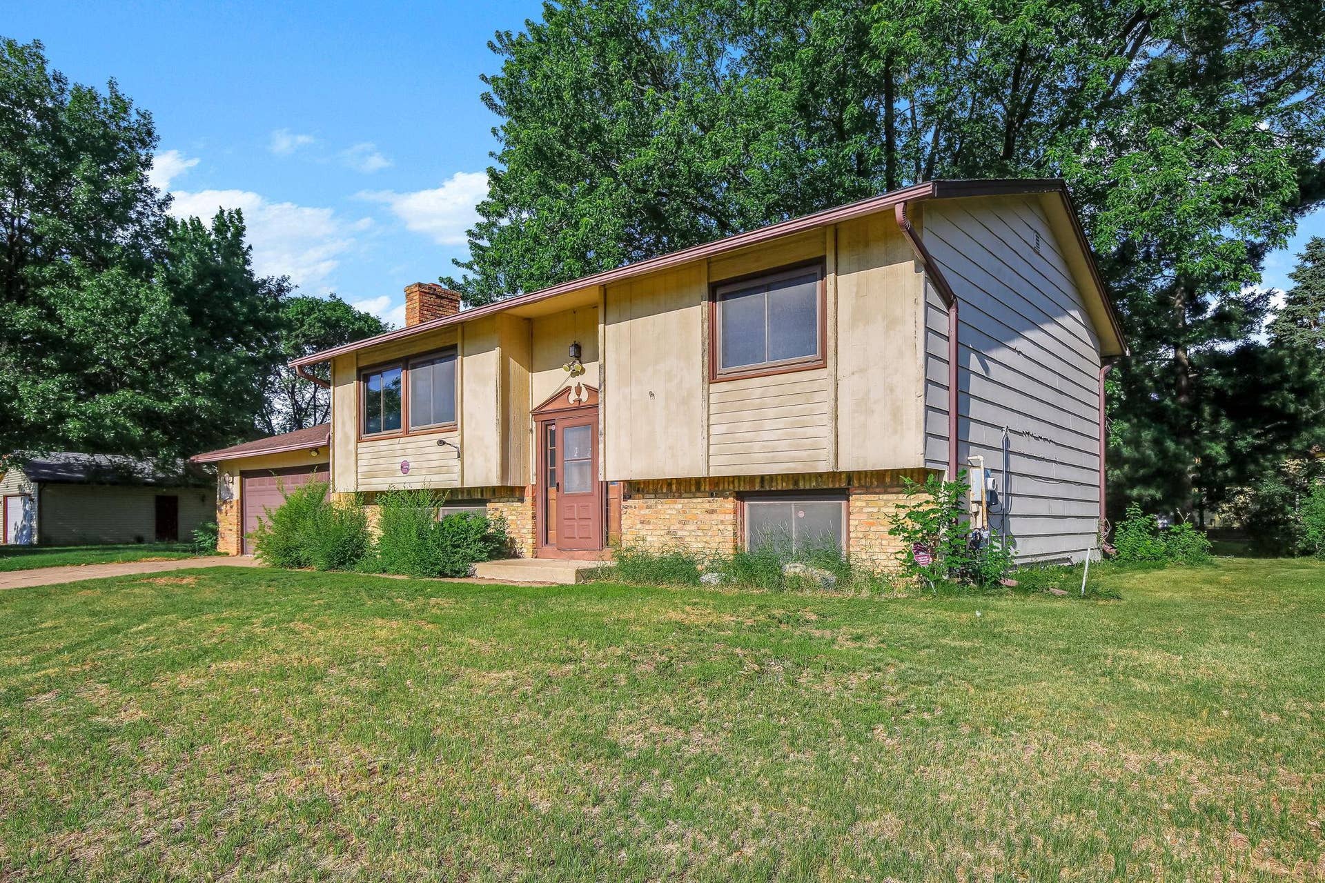 8009 Noble Avenue N, Brooklyn Park, MN 55443 8009 Noble Avenue N, Brooklyn Park, MN 55443
