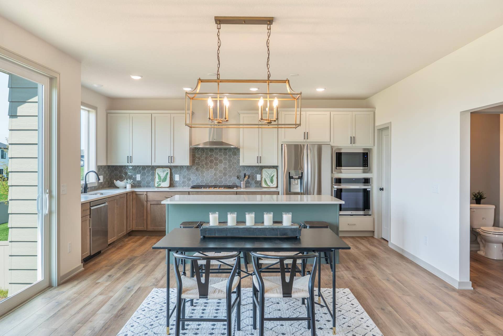 5036 Airlake Draw, Woodbury, MN 55129 Countryside Cabinetry