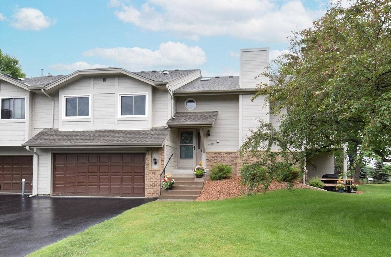 12937 82nd Avenue N, Maple Grove, MN 55369 Welcome home to this conveniently located townhome in the heart of Maple Grove