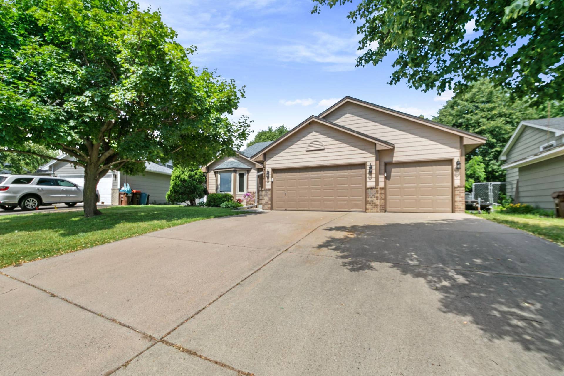 4712 Heather Ridge Road N, Oakdale, MN 55128
