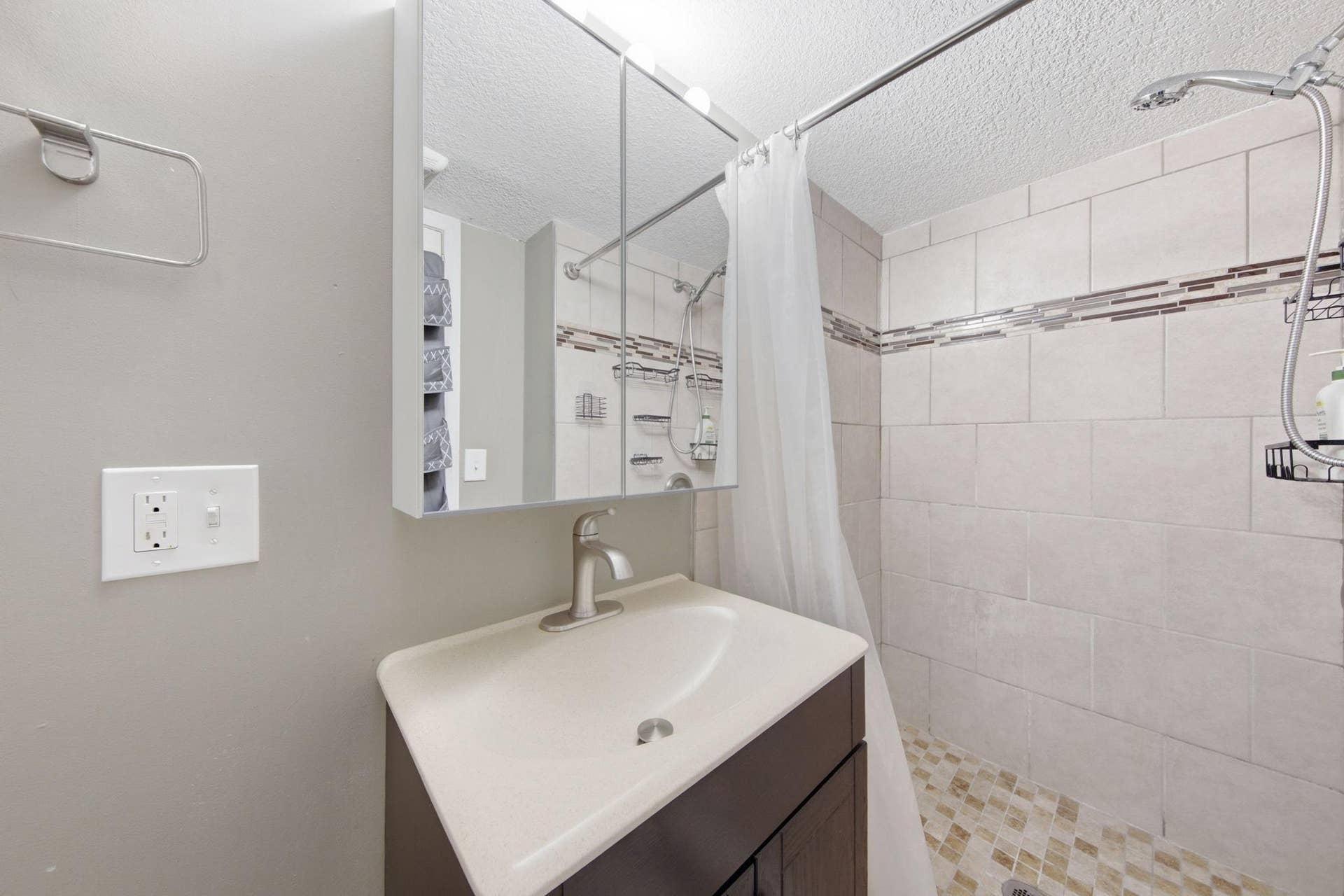 1004 Western Avenue N, 97, Saint Paul, MN 55117 Lower Bathroom