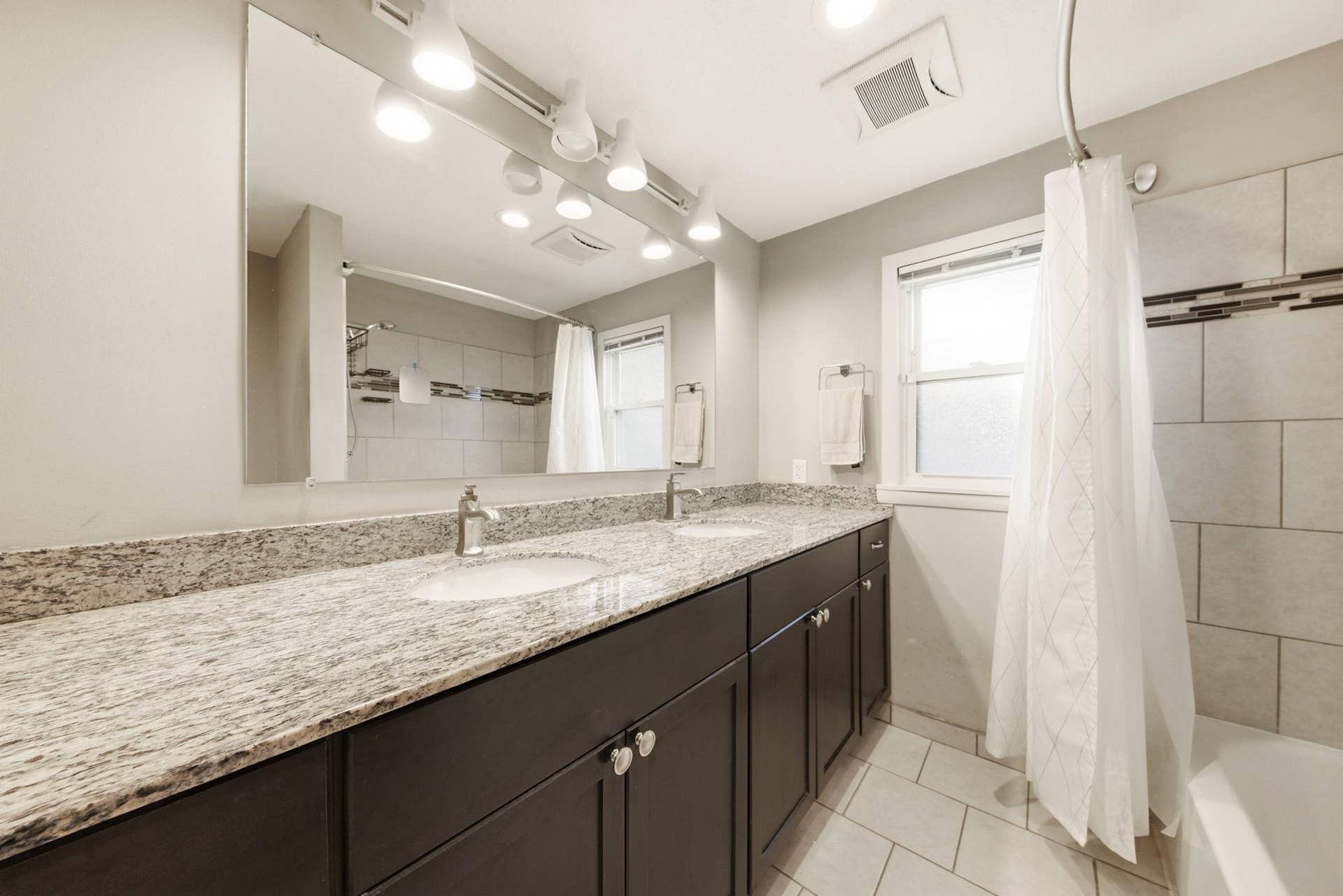1004 Western Avenue N, 97, Saint Paul, MN 55117 Main Floor Bathroom