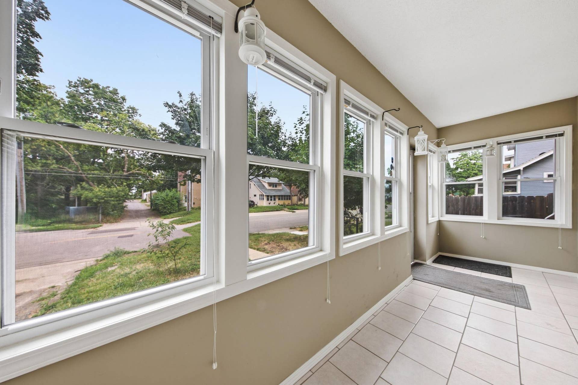 1004 Western Avenue N, 97, Saint Paul, MN 55117 Front Porch