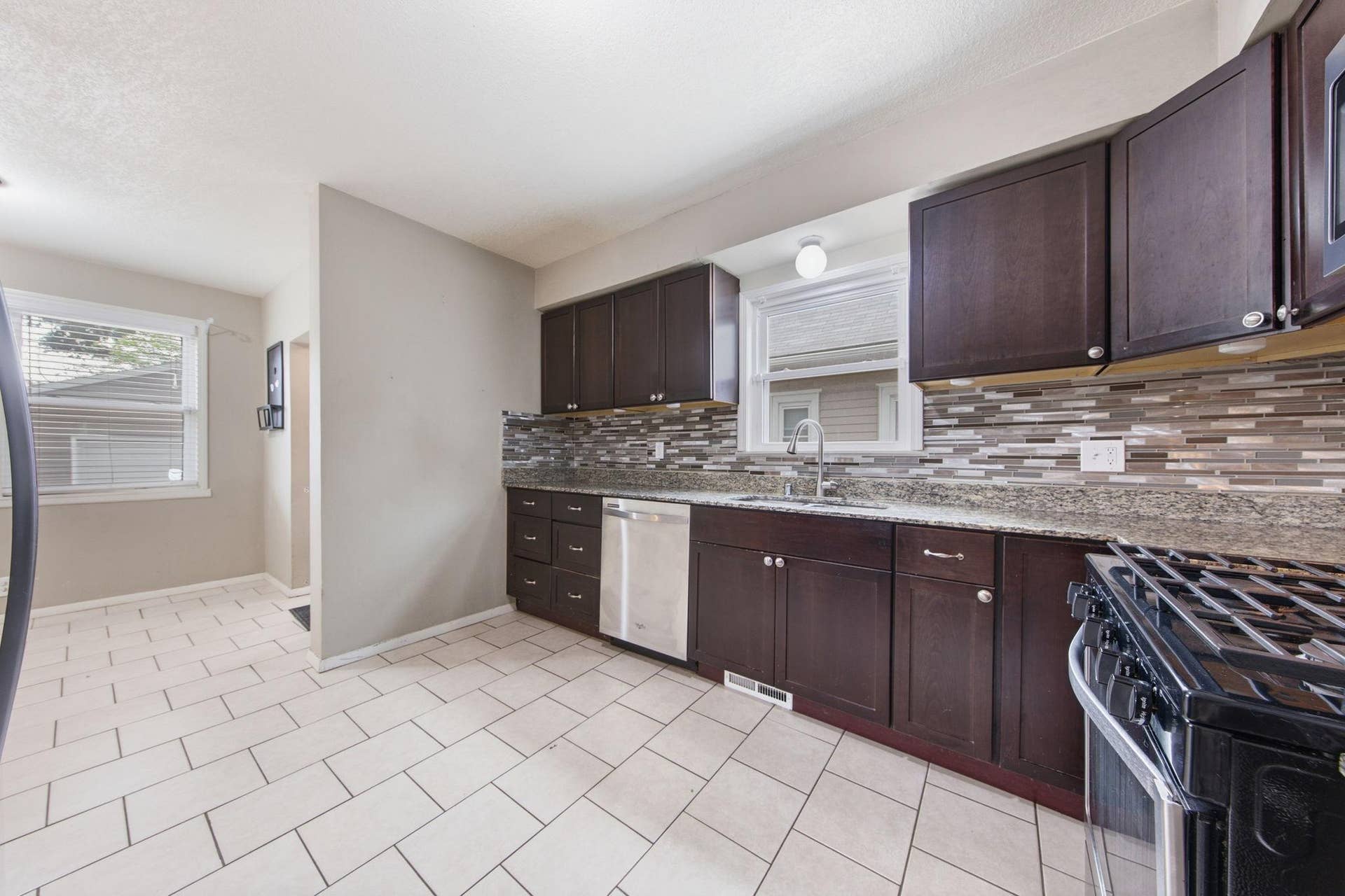 1004 Western Avenue N, 97, Saint Paul, MN 55117 Kitchen