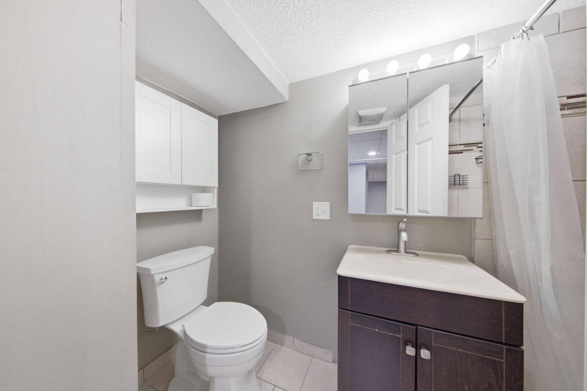 1004 Western Avenue N, 97, Saint Paul, MN 55117 Lower Bathroom