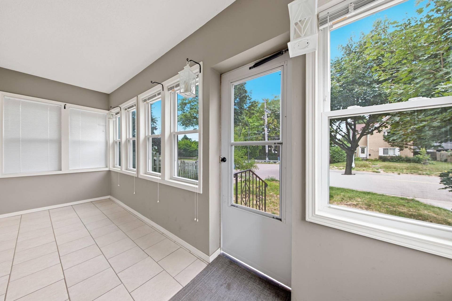 1004 Western Avenue N, 97, Saint Paul, MN 55117 Front Porch