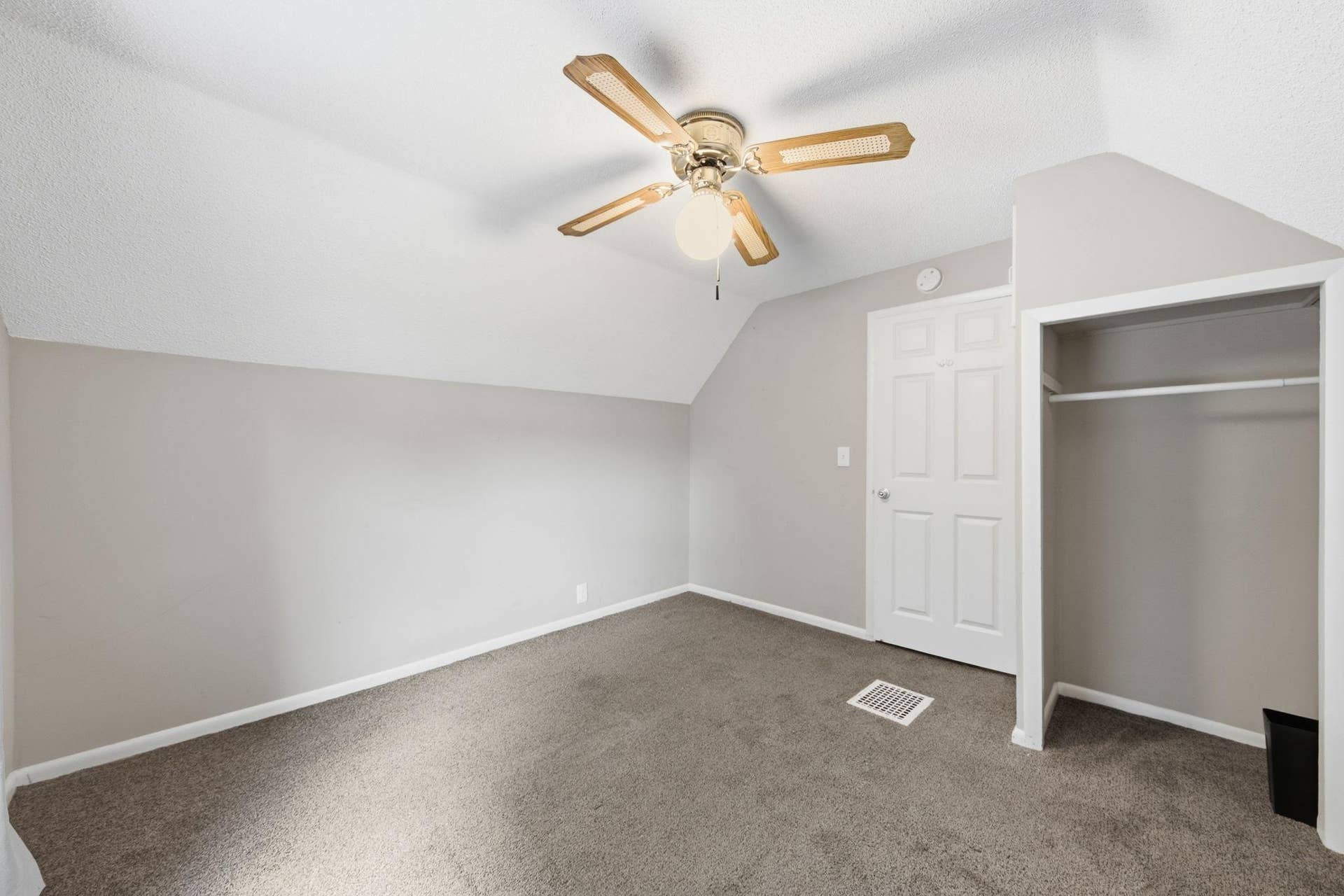 1004 Western Avenue N, 97, Saint Paul, MN 55117 Third Bedroom - Upper Level