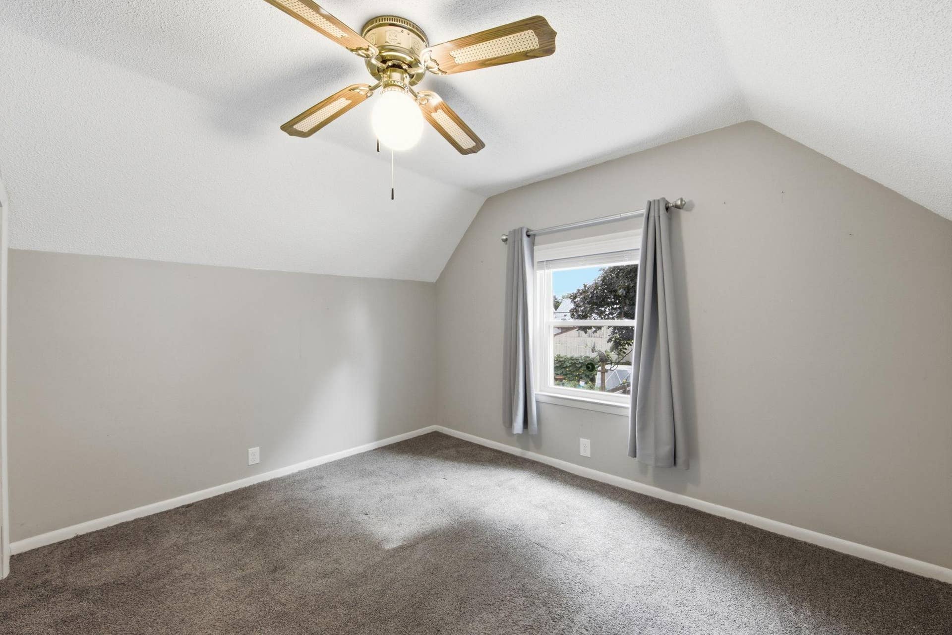 1004 Western Avenue N, 97, Saint Paul, MN 55117 Third Bedroom - Upper Level