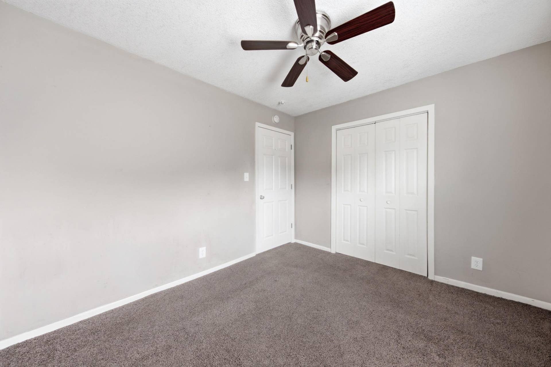 1004 Western Avenue N, 97, Saint Paul, MN 55117 Main Floor Primary Bedroom