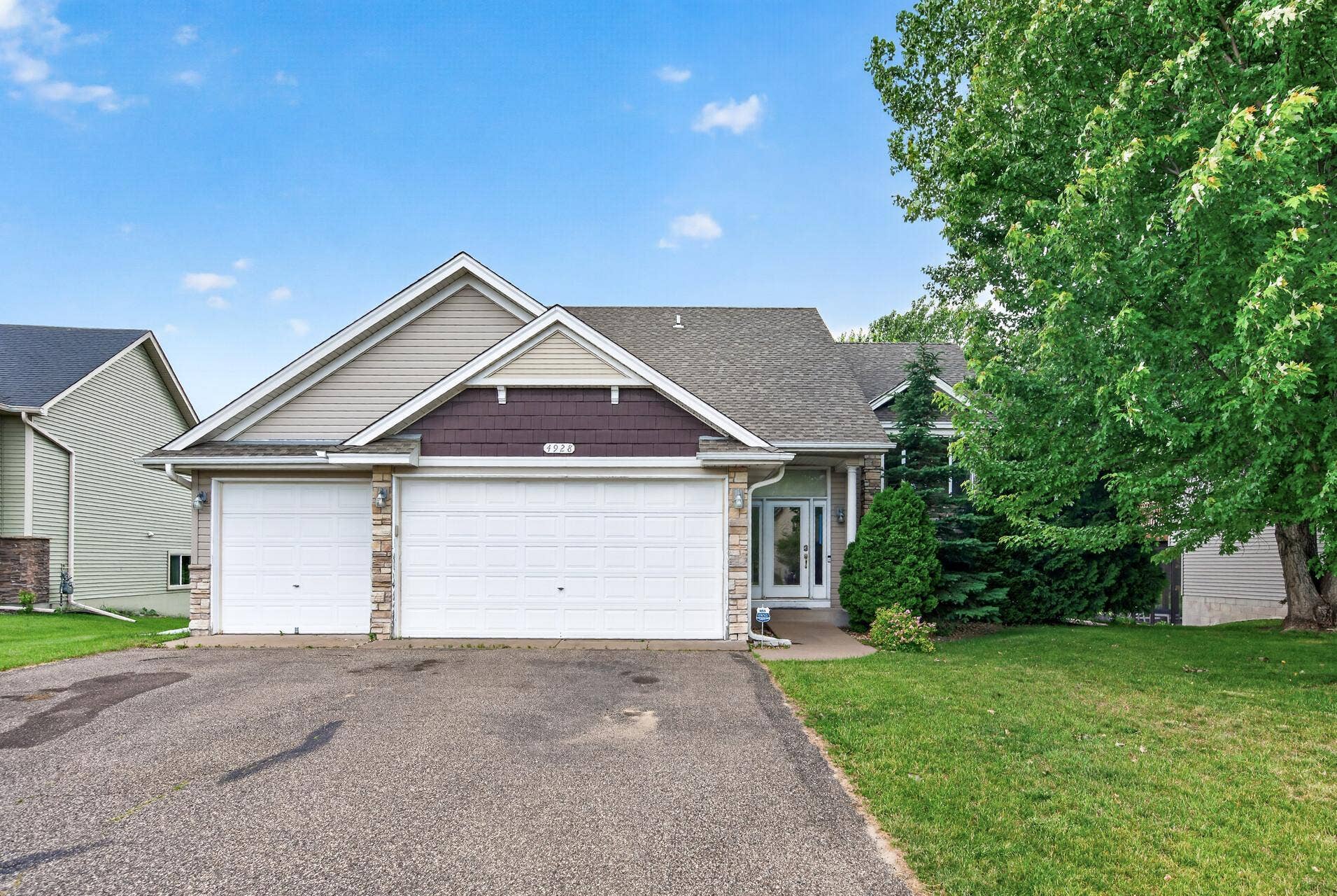 4928 159th Street N, Hugo, MN 55038 01_4928_159th1_mls.jpg