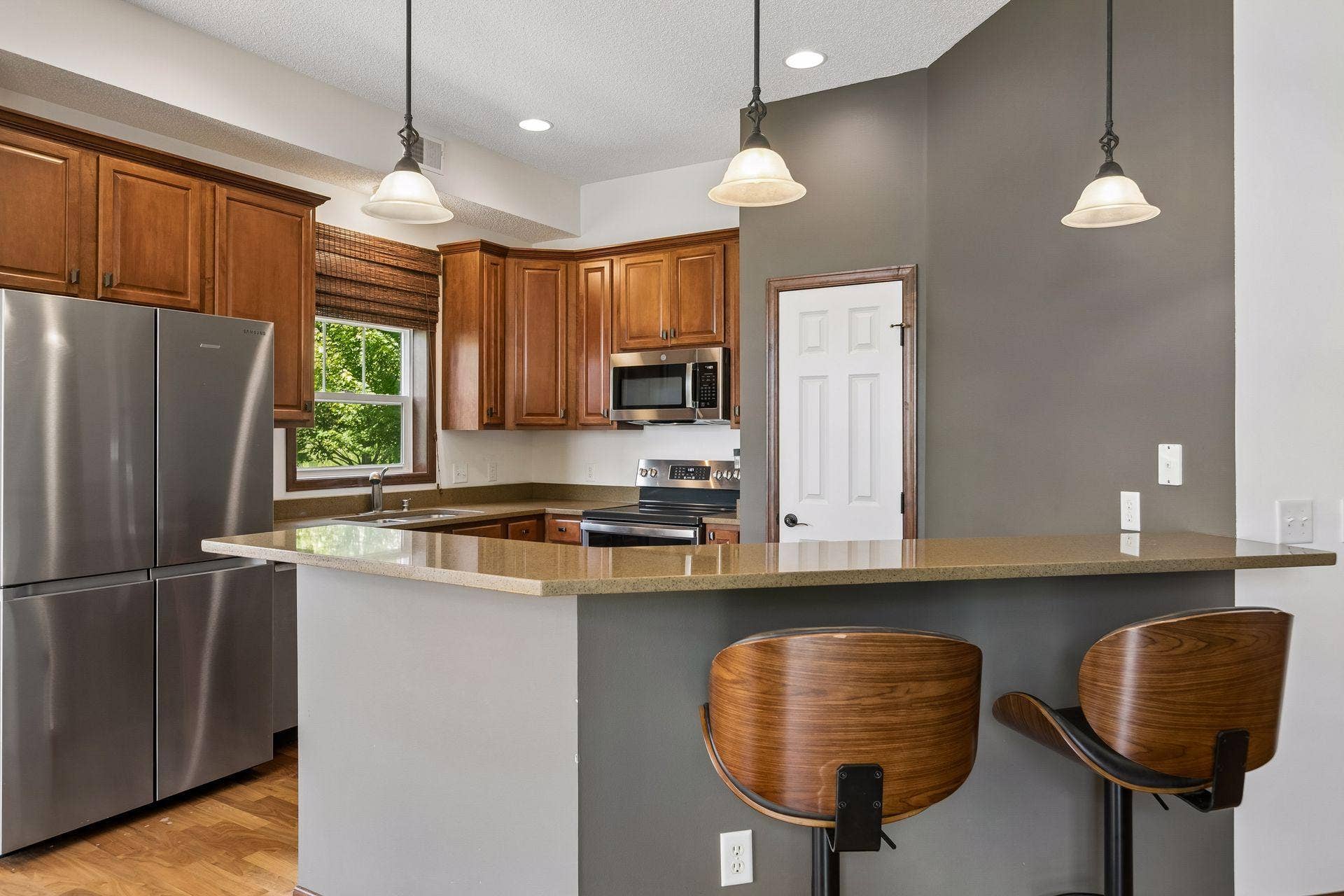 The conveniently elevated breakfast bar provides the perfect space for casual dining, entertaining guests, or additional meal-prep workspace.