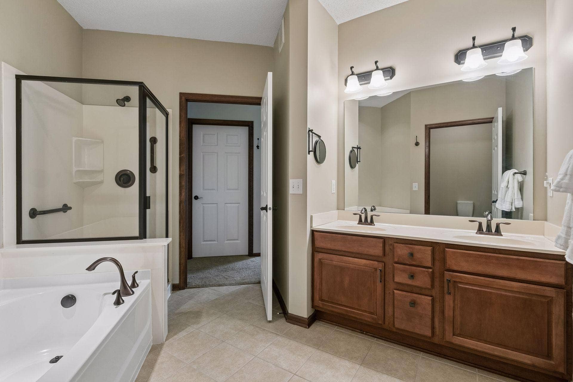 Primary bedroom - full bathroom