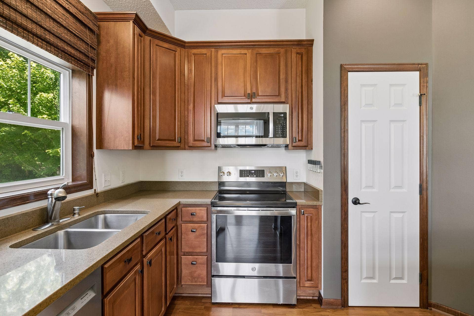 1256 County Road D E, #101, Maplewood, MN 55109