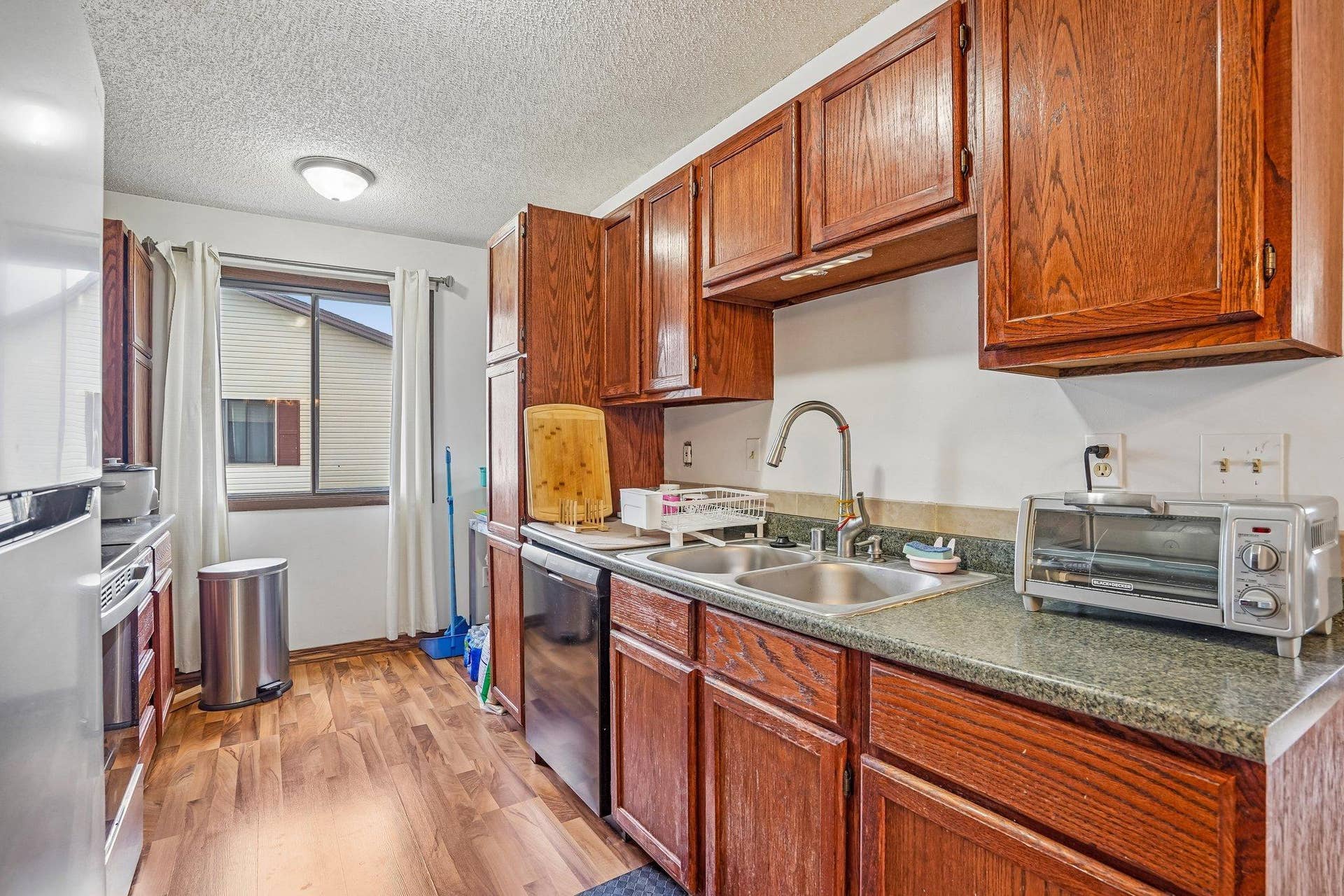 6627 84th Court N, Brooklyn Park, MN 55445 6627 84th Court N, Brooklyn Park, MN 55445
