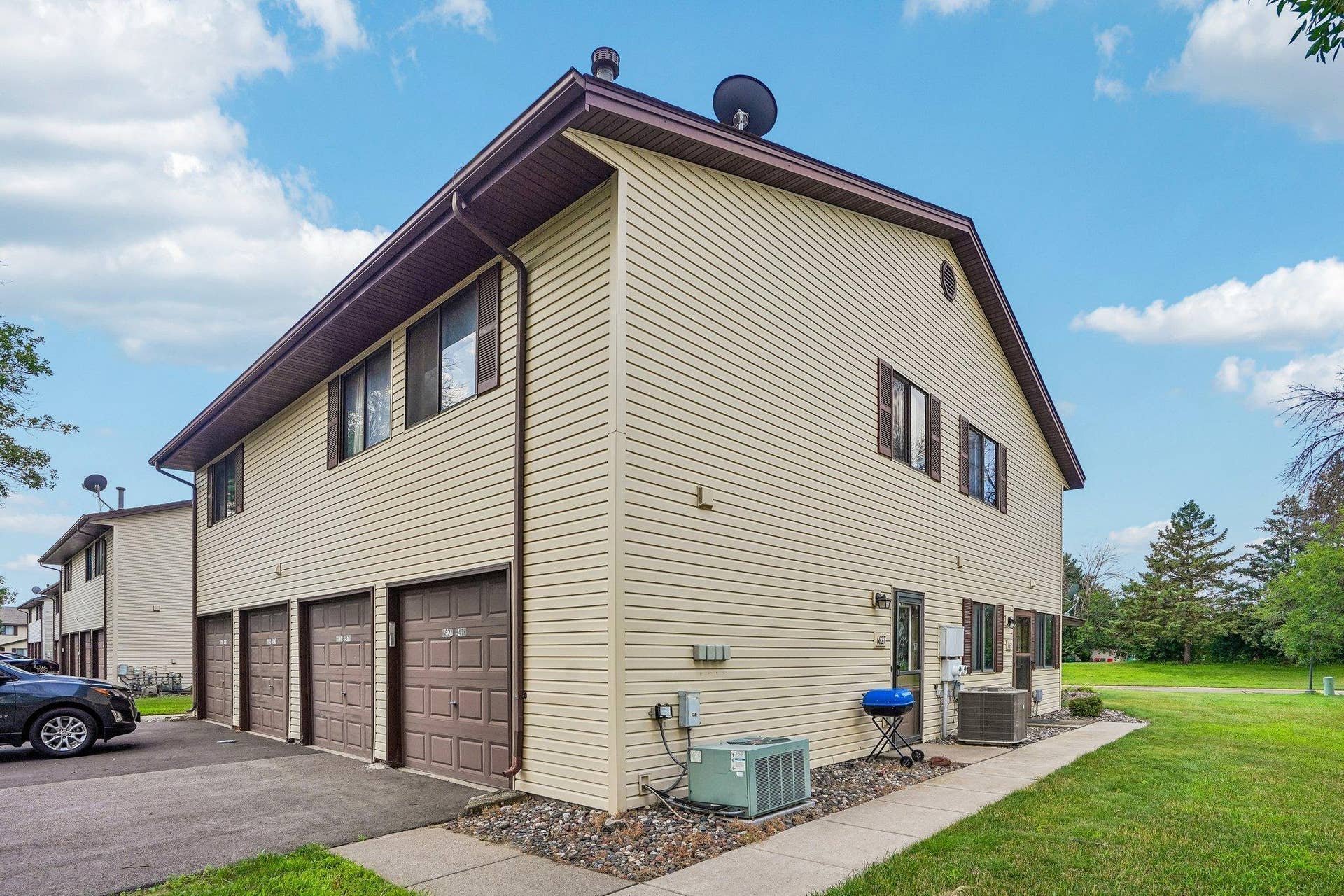 6627 84th Court N, Brooklyn Park, MN 55445 6627 84th Court N, Brooklyn Park, MN 55445