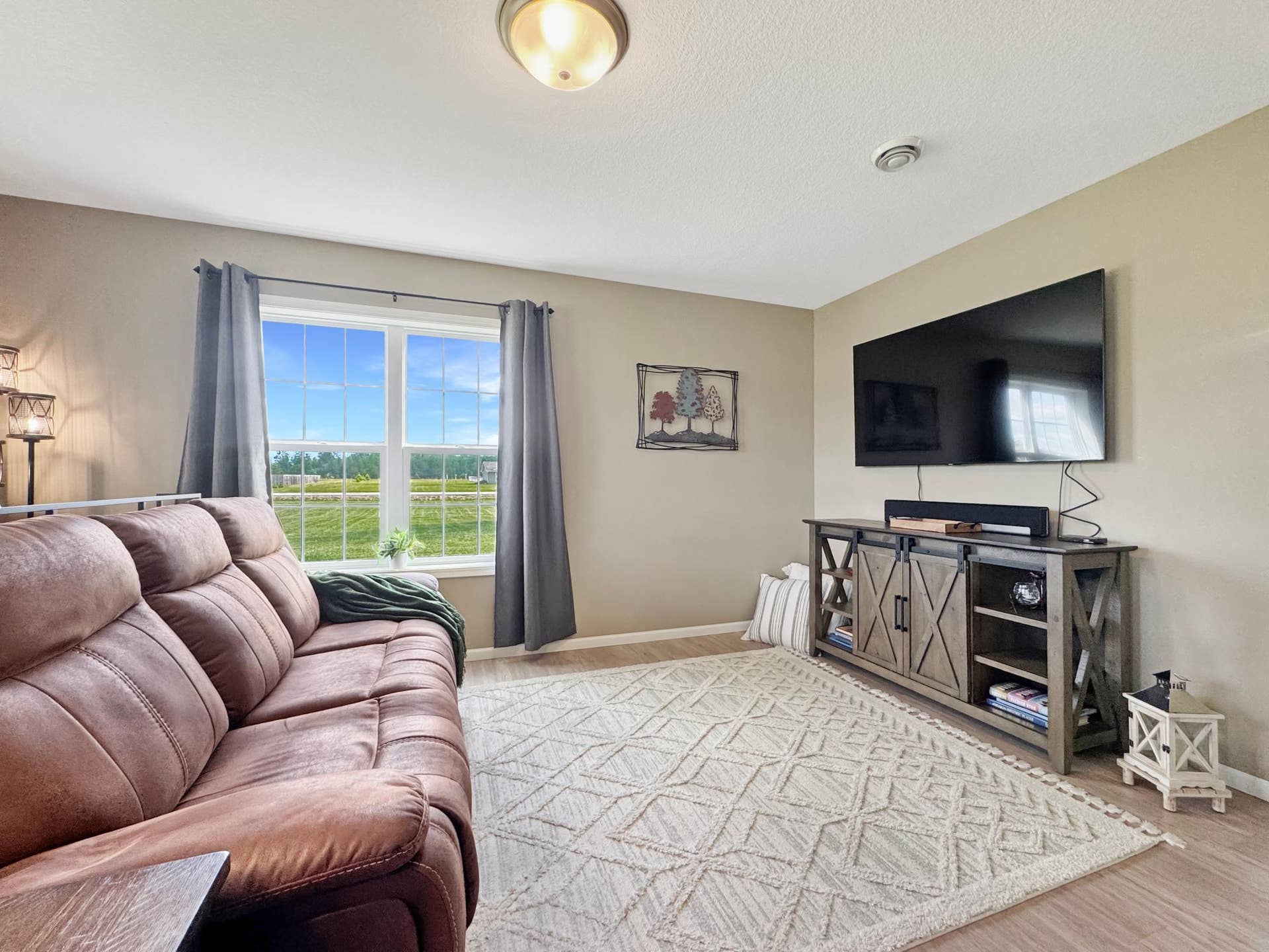 8035 Moidore Drive NW, Bemidji, MN 56601 Living Room