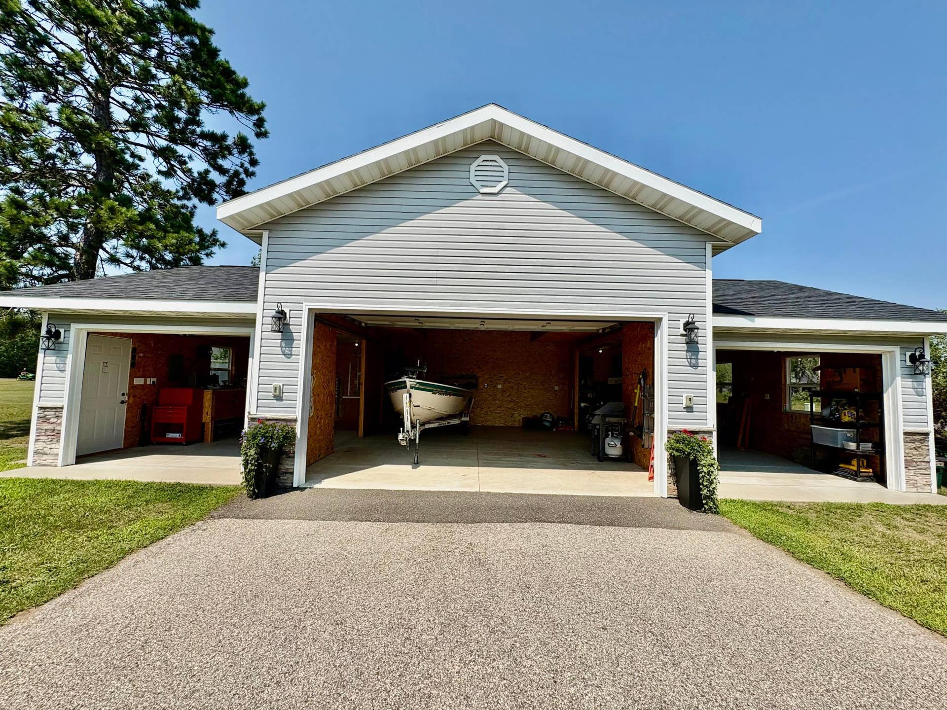 8035 Moidore Drive NW, Bemidji, MN 56601 Garage interior