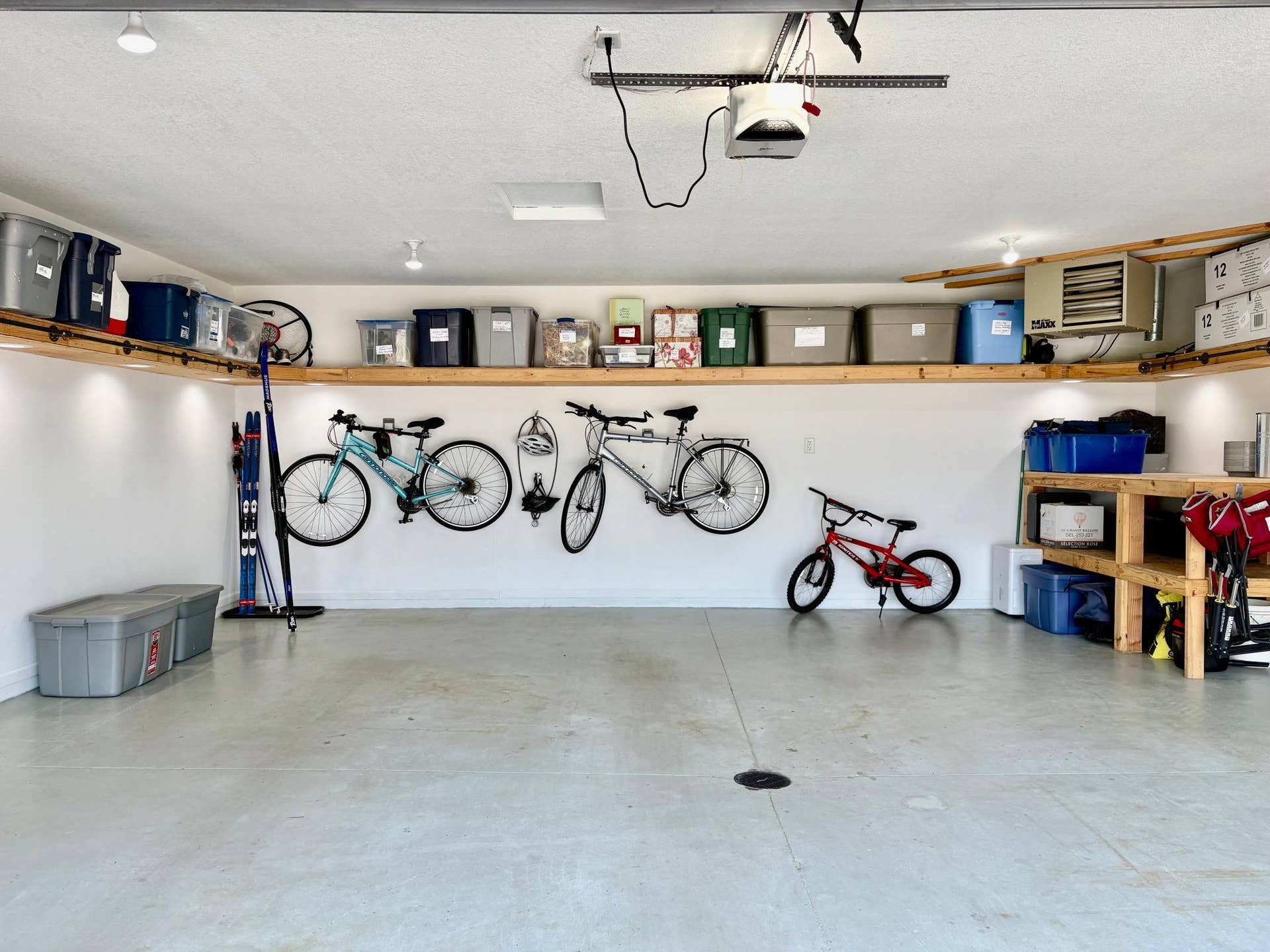 8035 Moidore Drive NW, Bemidji, MN 56601 Garage interior