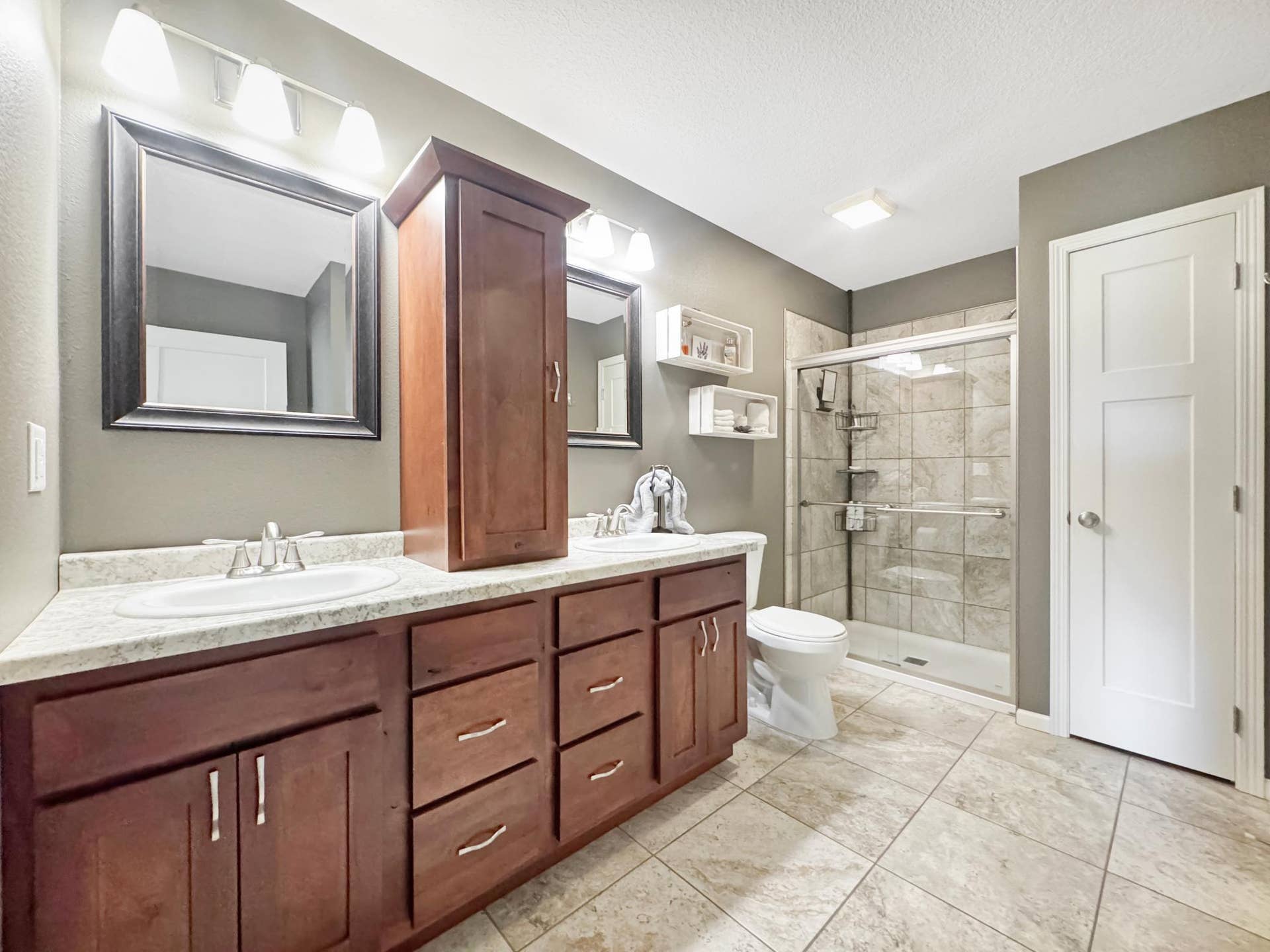 8035 Moidore Drive NW, Bemidji, MN 56601 Primary Bathroom
