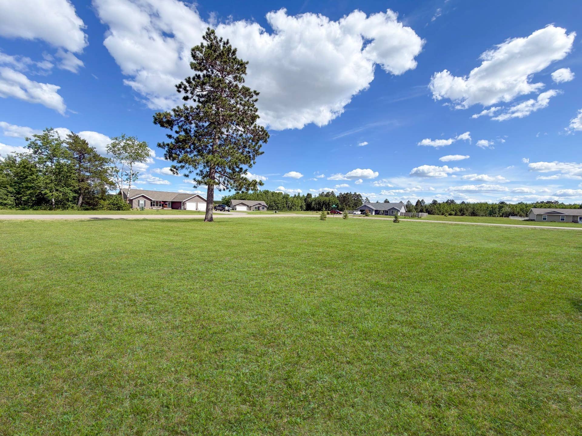 8035 Moidore Drive NW, Bemidji, MN 56601 Yard