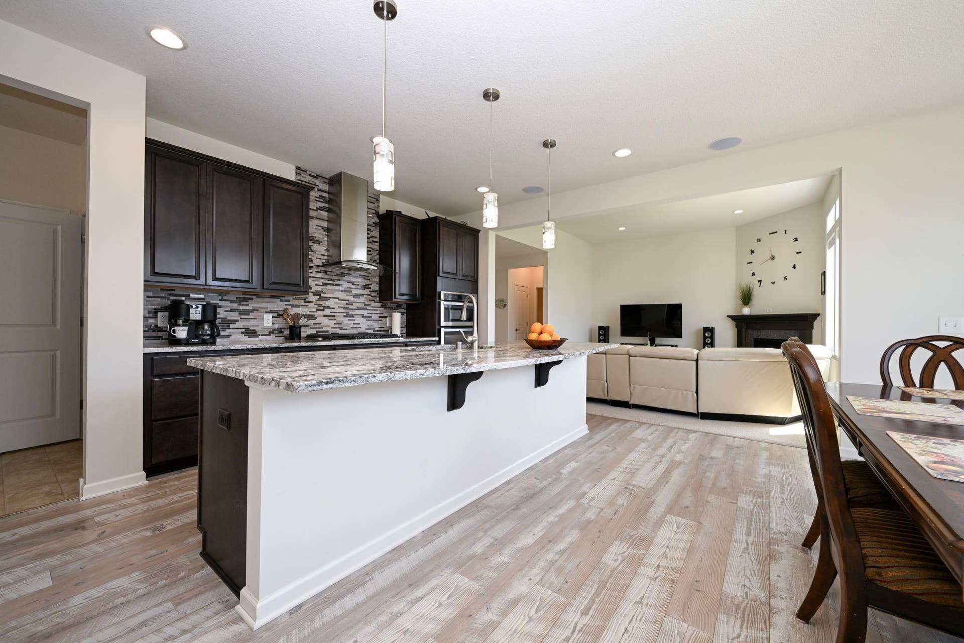 9343 Compass Pointe Road, Woodbury, MN 55129 9343 Compass Pointe Road, Woodbury, MN 55129