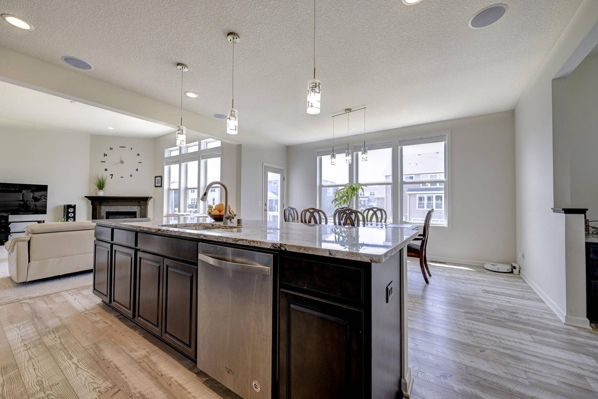 9343 Compass Pointe Road, Woodbury, MN 55129 9343 Compass Pointe Road, Woodbury, MN 55129