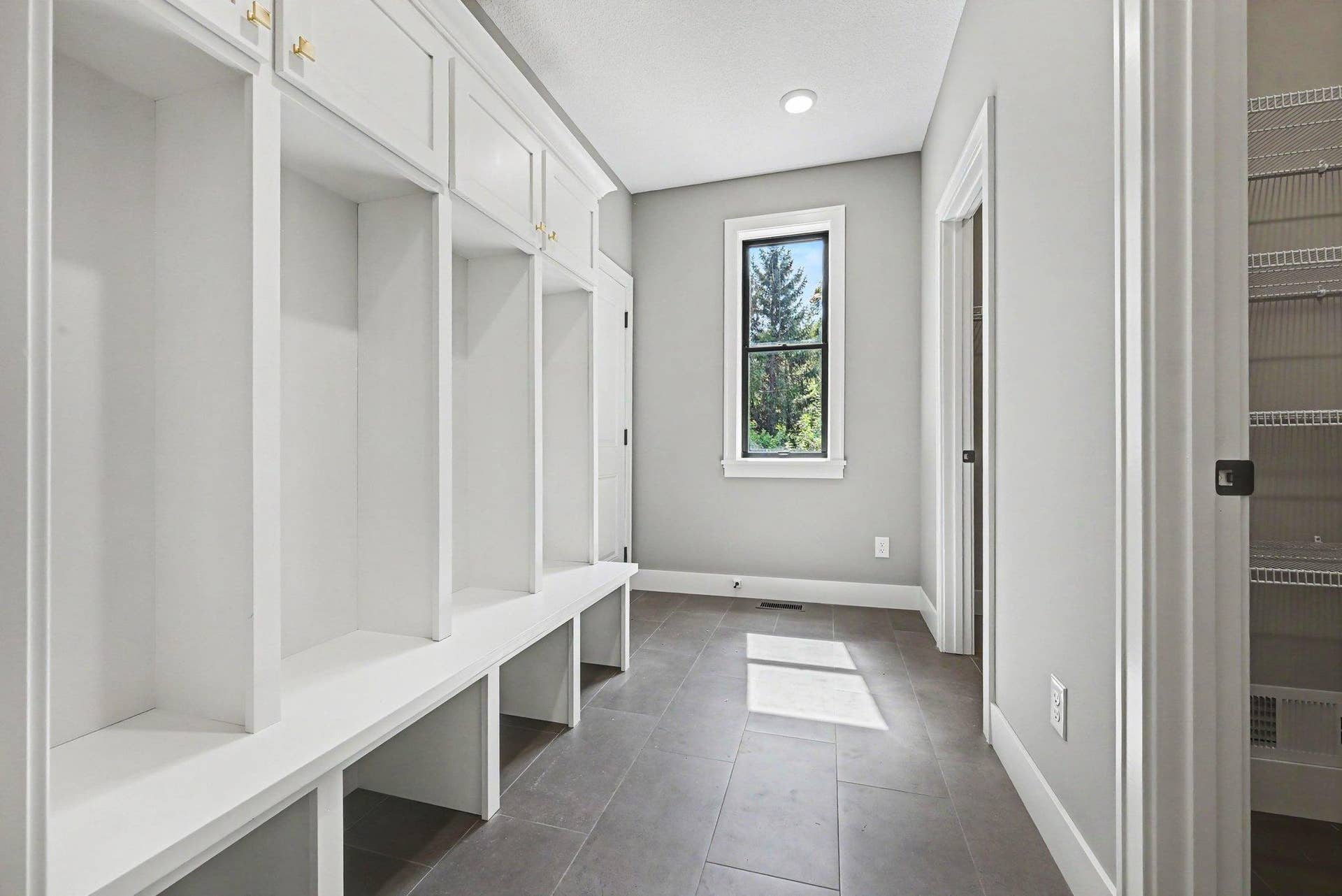 4044 Merriam Road, Minnetonka, MN 55305 Mudroom