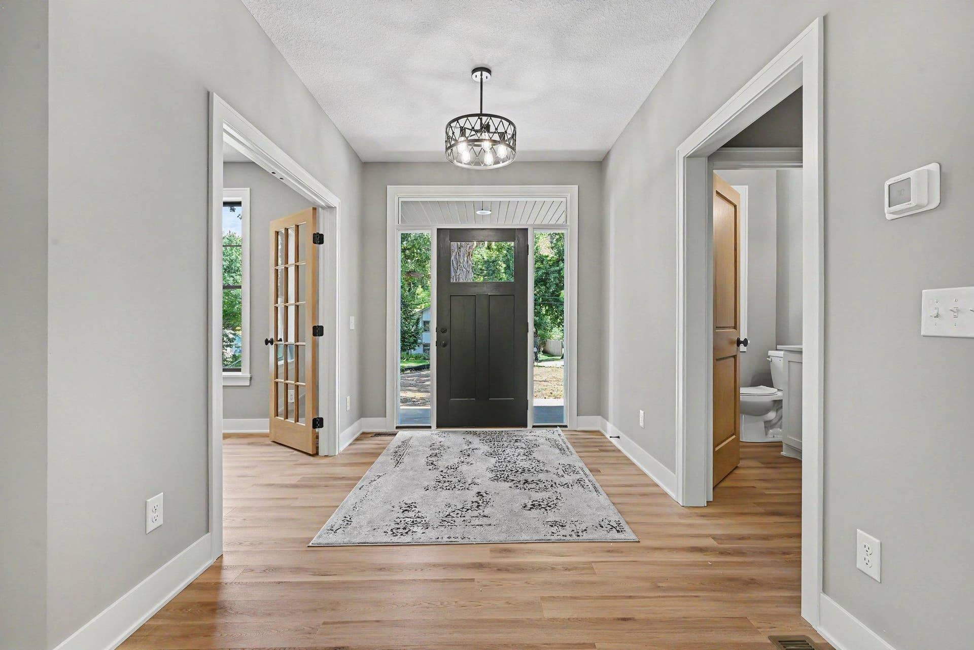 4044 Merriam Road, Minnetonka, MN 55305 Foyer